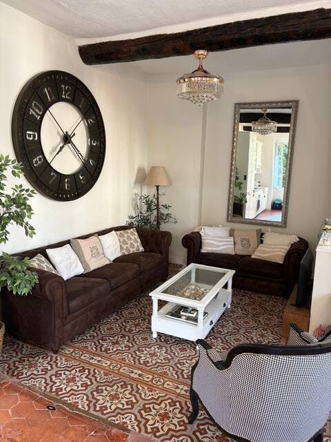 House for rent for €2,100 per month in Pézenas, Rue Henri Reboul