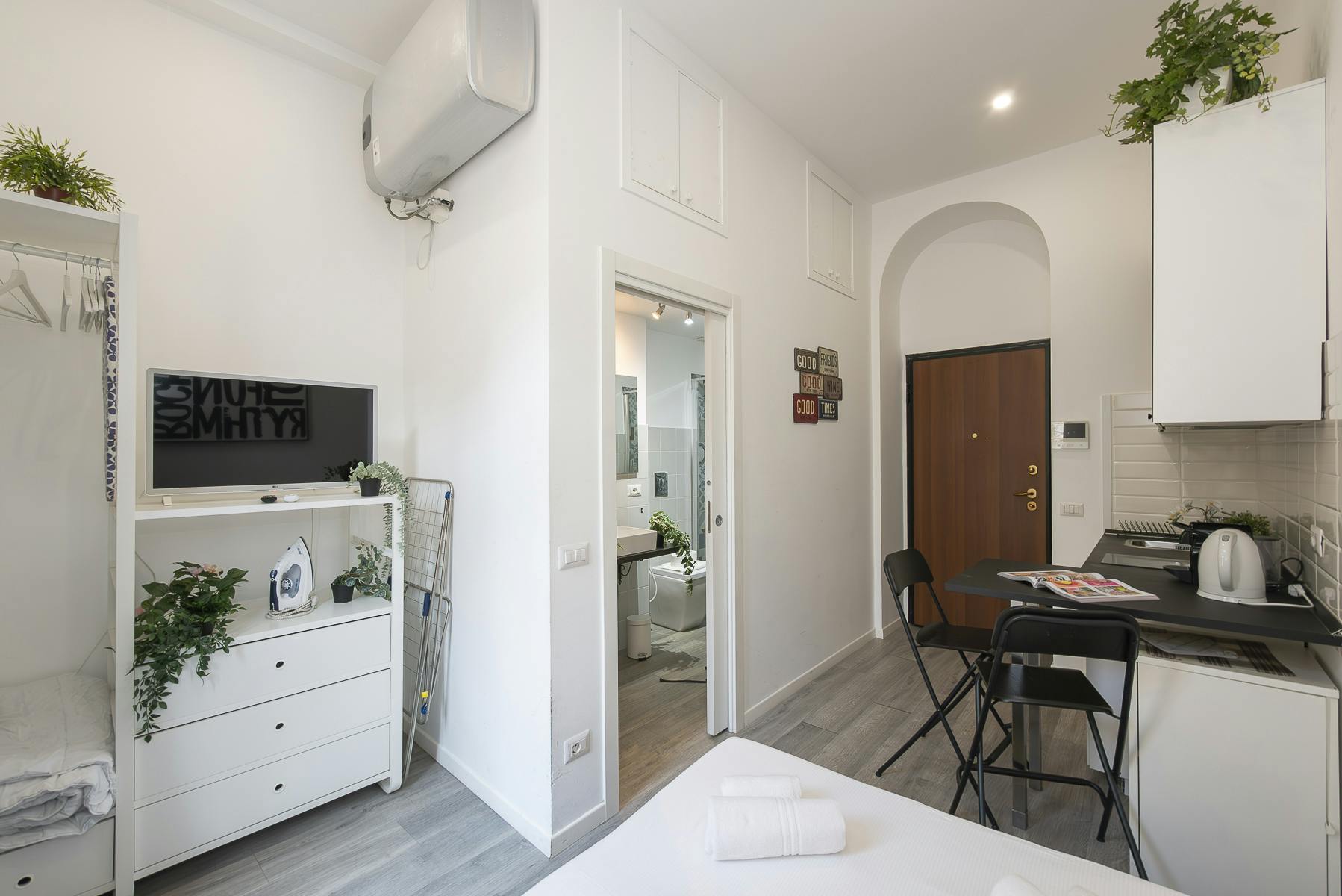 Studio te huur voor € 990 per maand in Milan, Via Lomellina