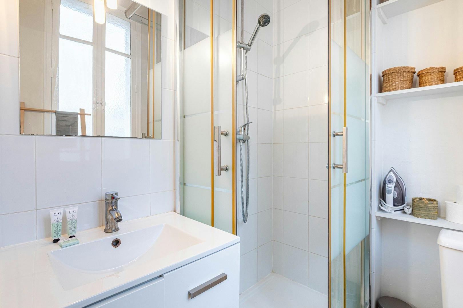 Studio for rent for €9,999 per month in Paris, Rue Robert Lindet