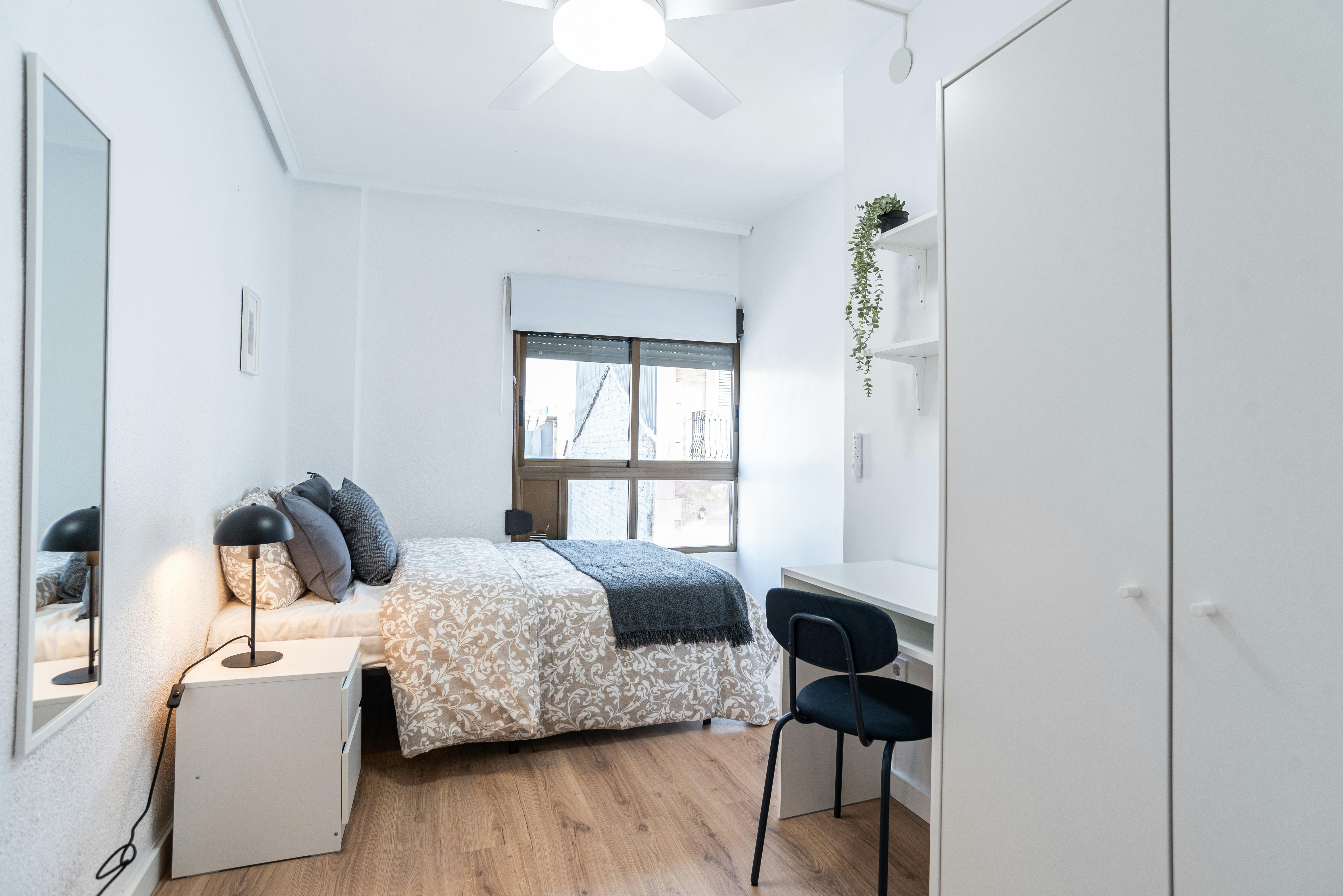 Private room for rent for €310 per month in Silla, Carrer de València