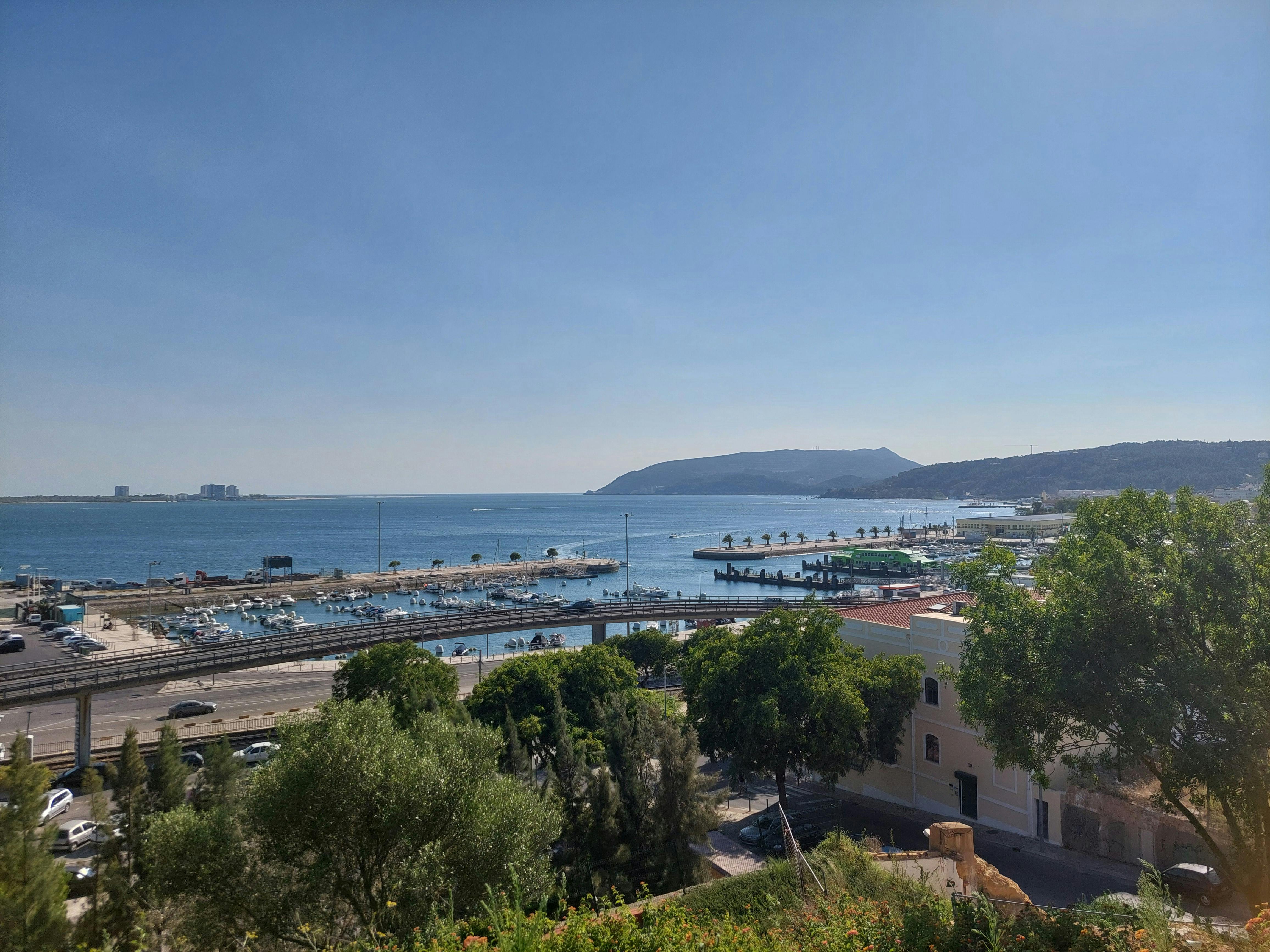 Appartamento in affitto a 1400 € al mese a Setúbal, Rua Estevão de Liz Velho