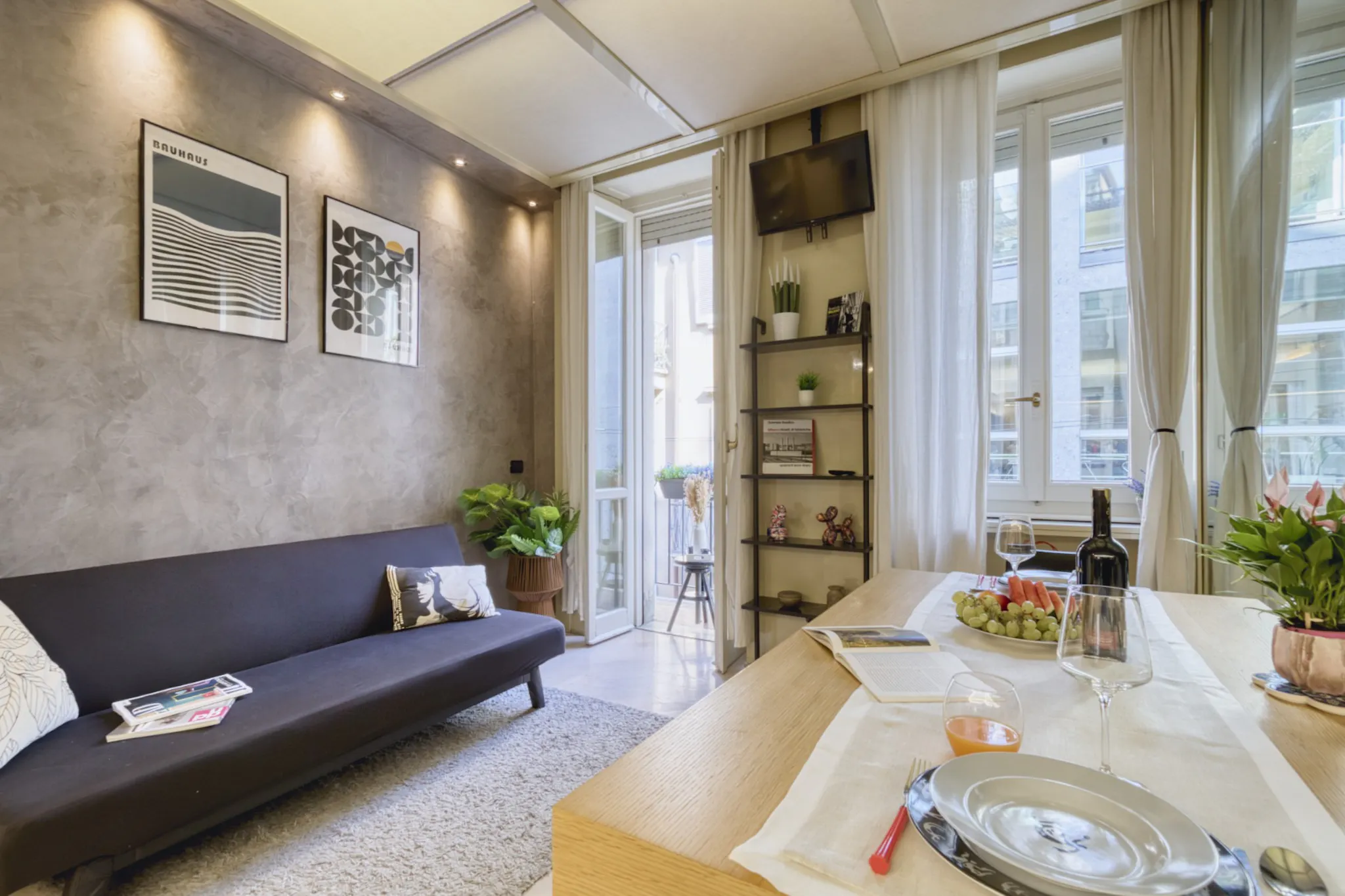 Via Cerva, Milan preview