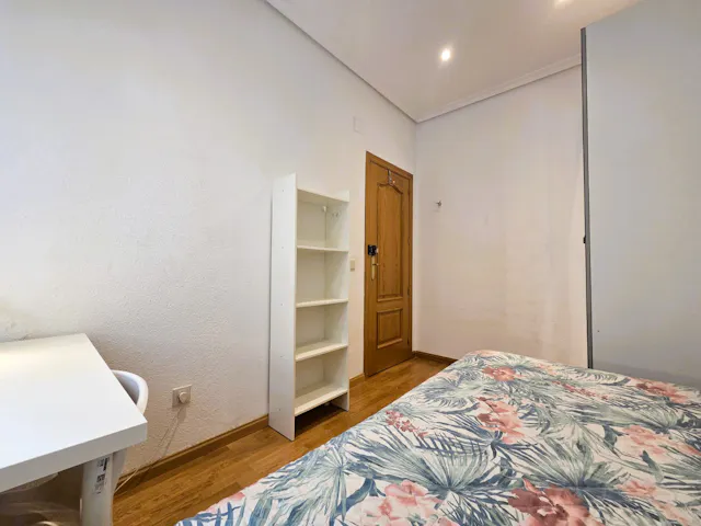Private room in Calle de la Reina, Madrid (1684562) room image 2
