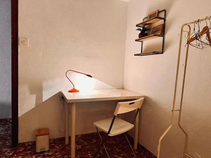 Private room in Carrer de Sant Mateu, Alicante 3