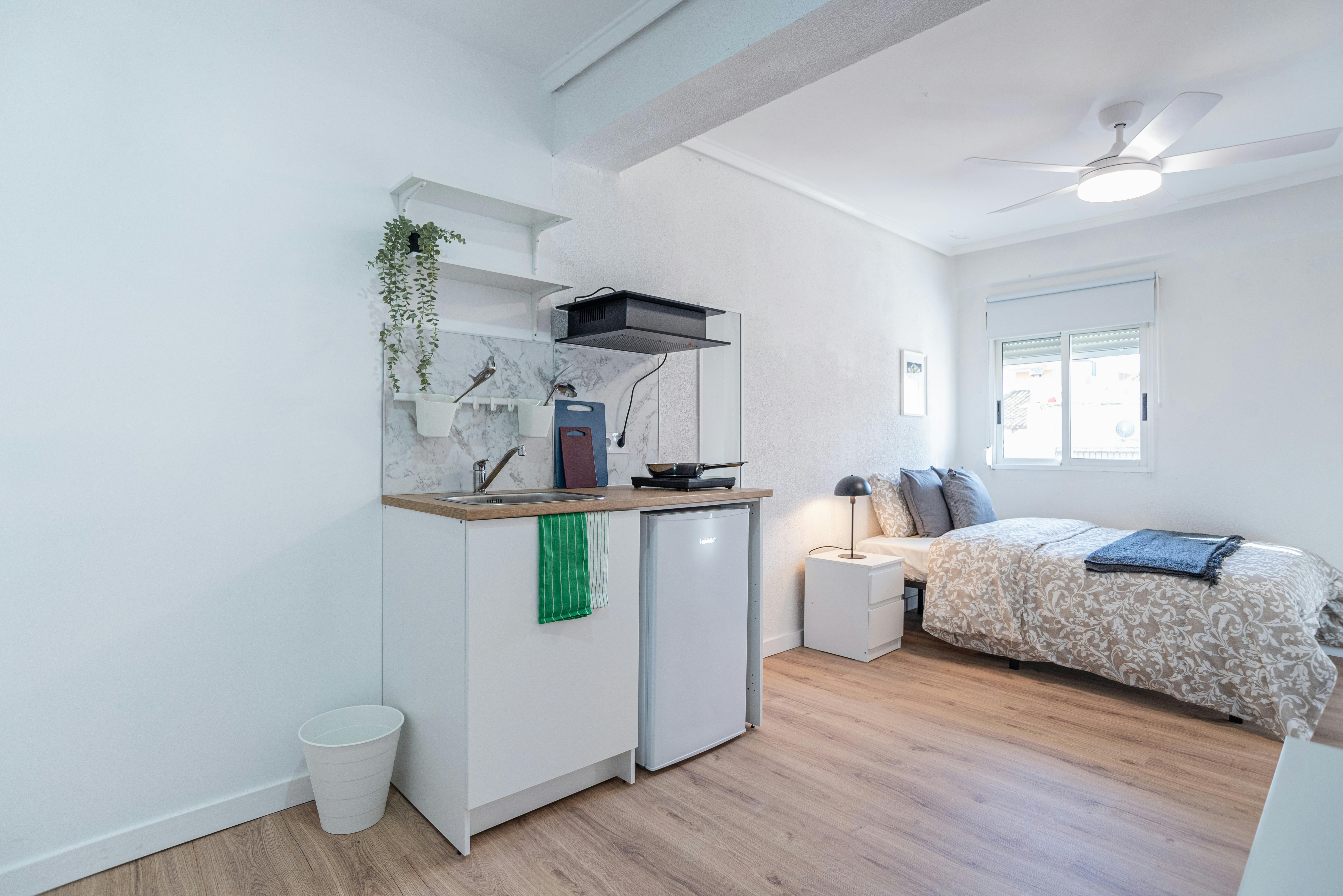 Private room for rent for €380 per month in Silla, Carrer de València