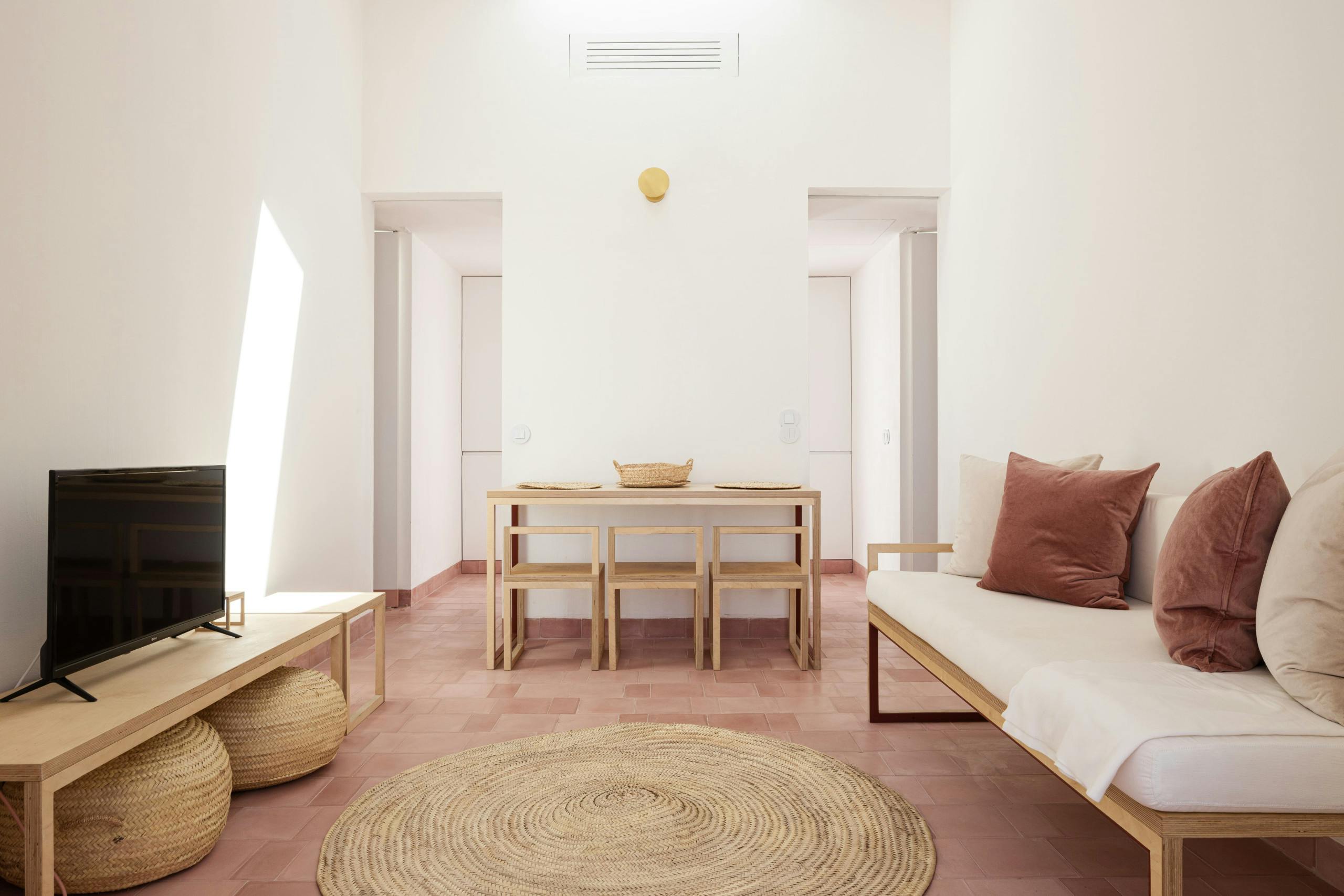 Apartment for rent for €9,999 per month in Faro, Rua Almeida Garrett