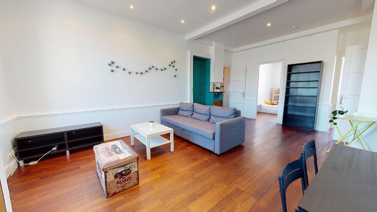 Apartment for rent for €1,290 per month in Lyon, Petite Rue de Monplaisir