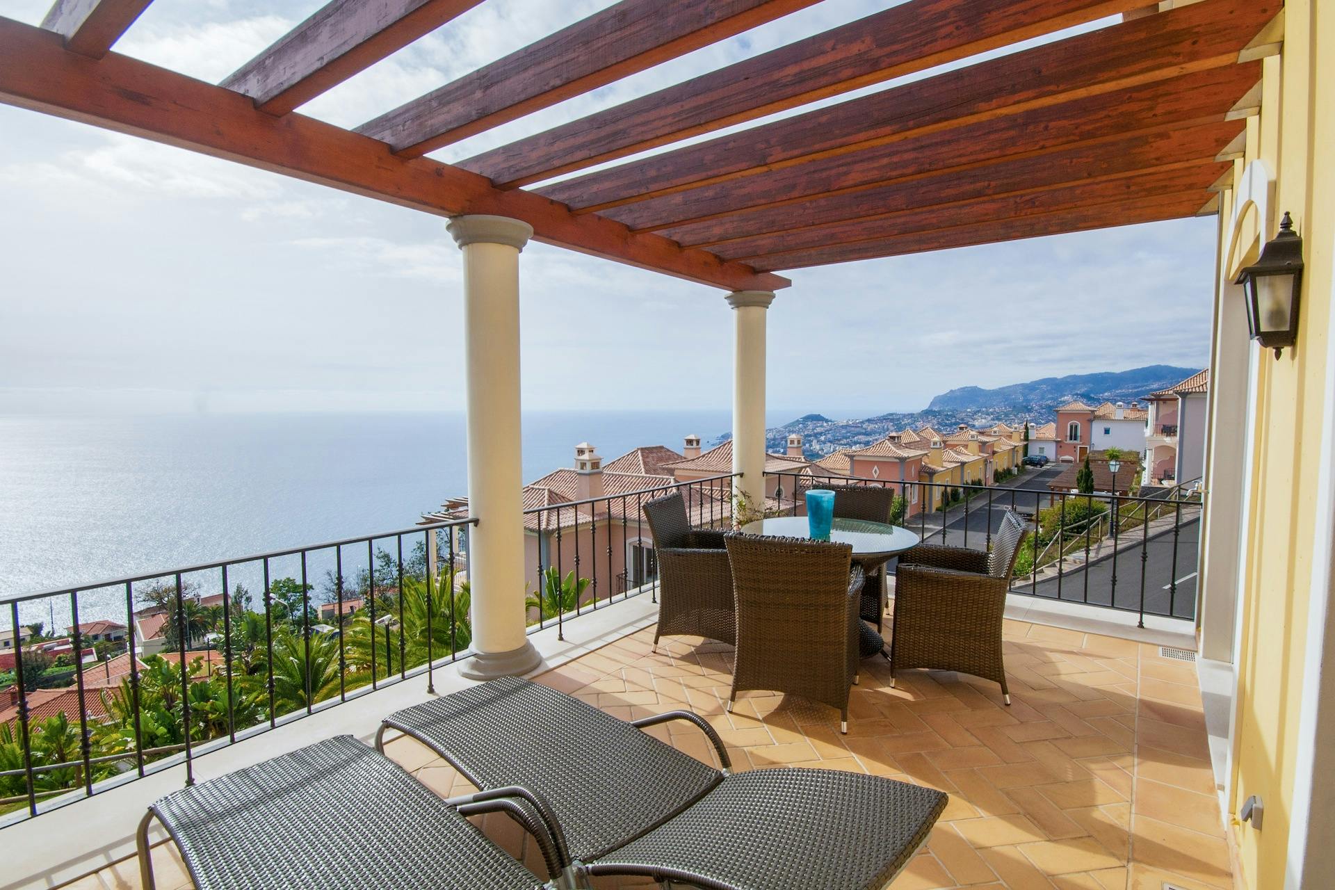 Apartment for rent for €3,000 per month in Funchal, Estrada do Aeroporto