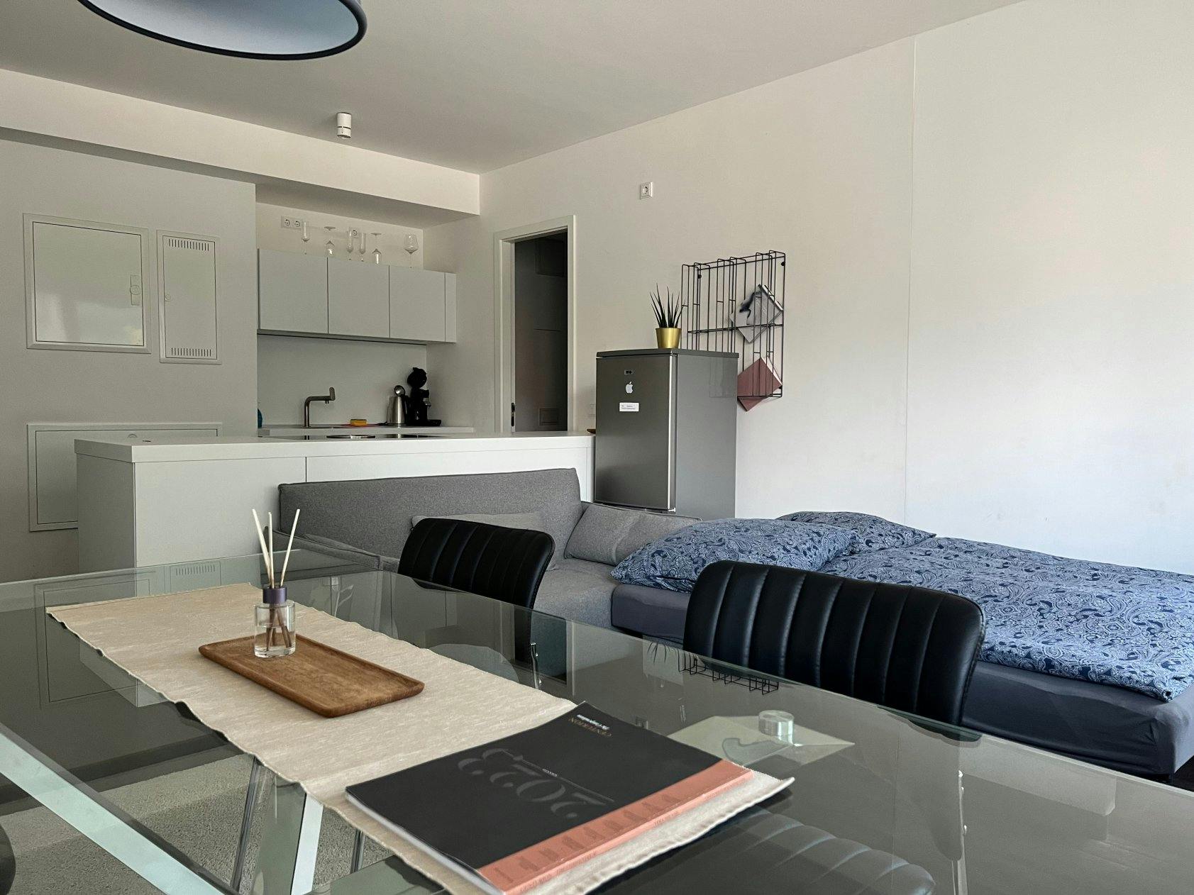 Apartment for rent for €2,200 per month in Berlin, Stralauer Allee