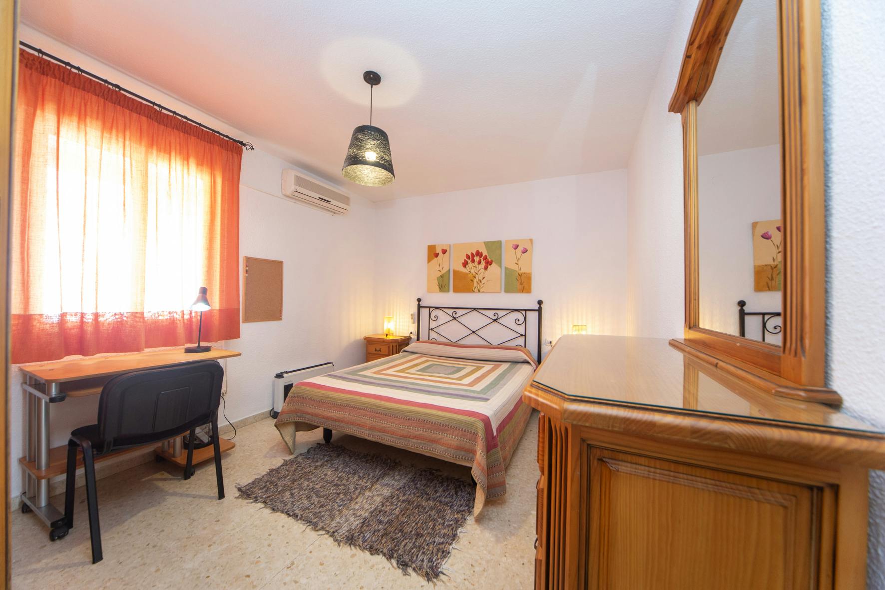 Calle Carmenes de Gadeo, Granada preview