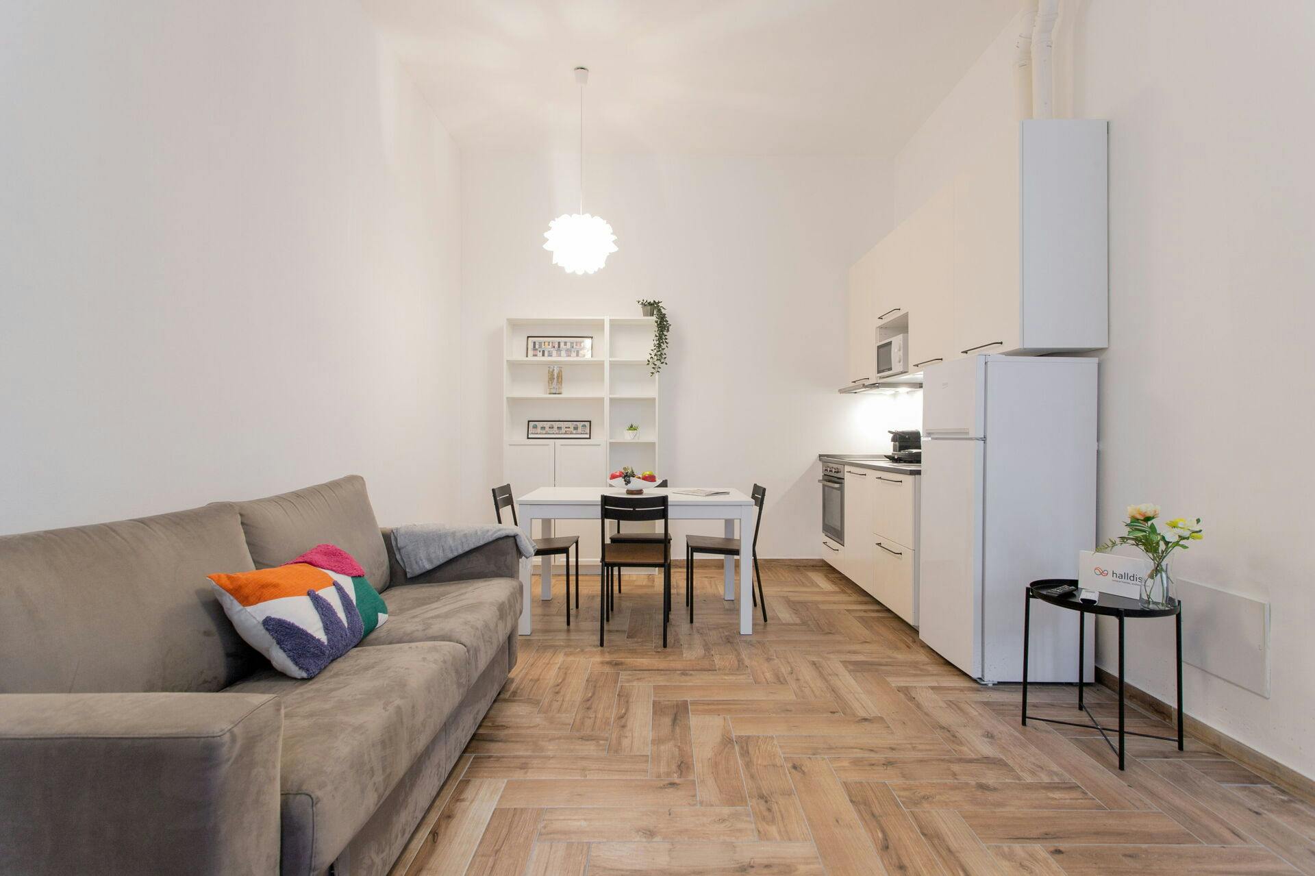 Mieszkanie do wynajęcia za 1700 € miesięcznie w mieście Como, Via Alessandro Volta