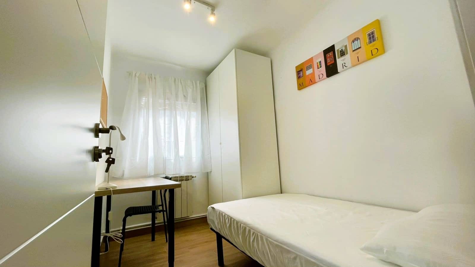 Private room for rent for €399 per month in Madrid, Calle de Mercurio