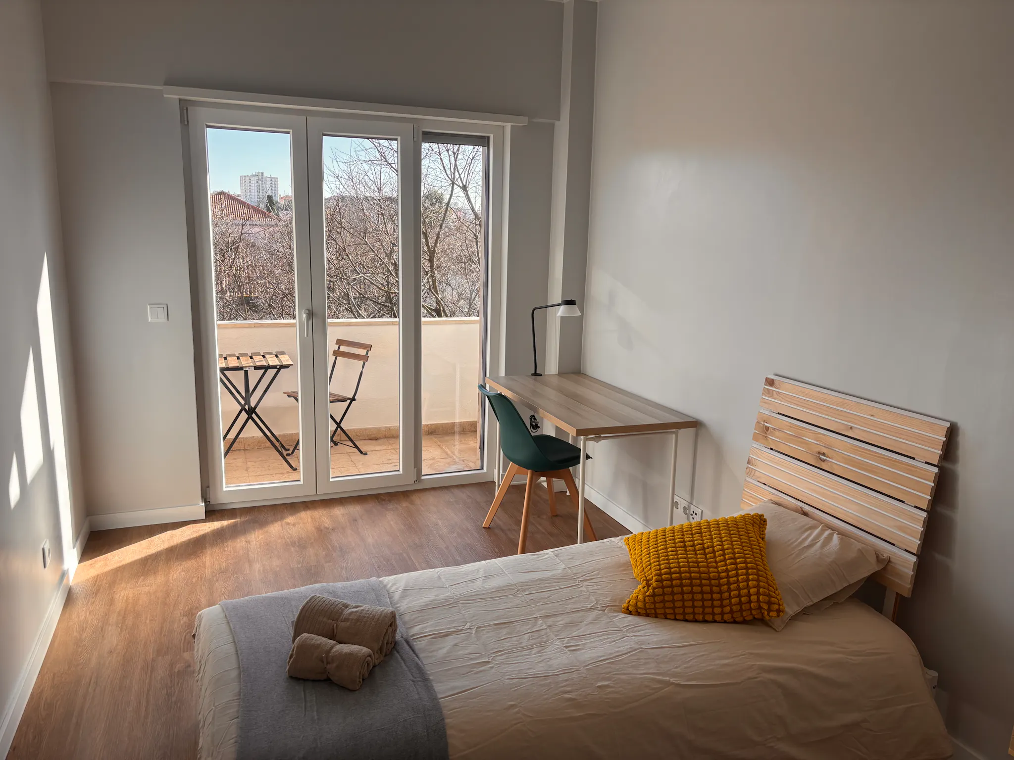 Rua de Dona Estefânia, Lisbon preview