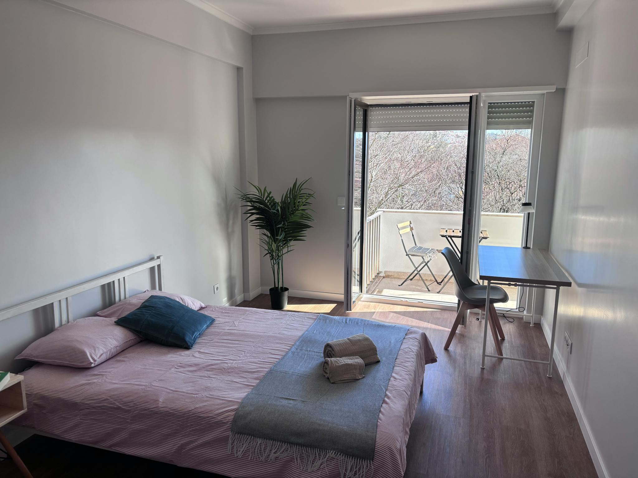 Rua de Dona Estefânia, Lisbon preview