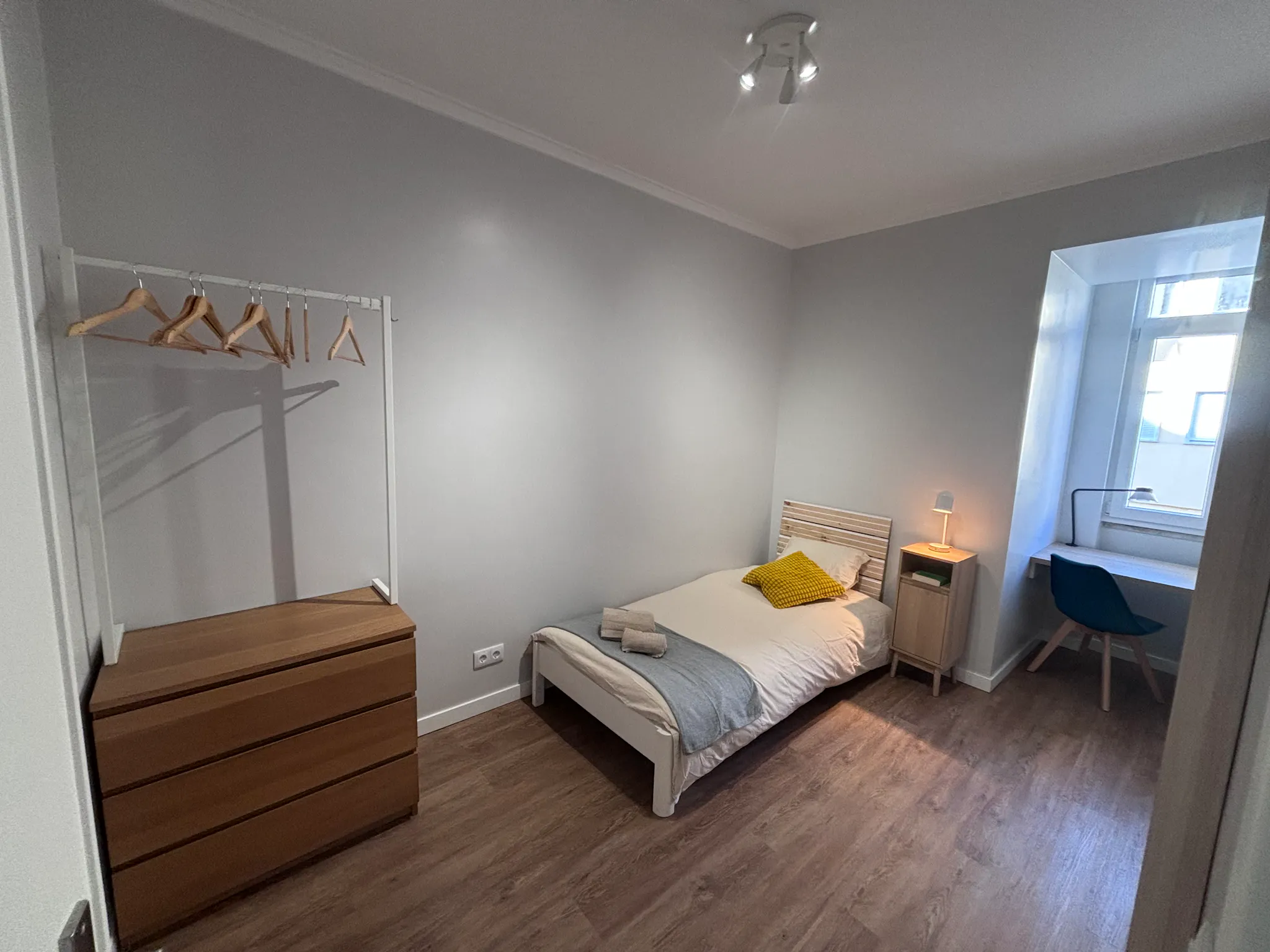 Rua de Dona Estefânia, Lisbon preview