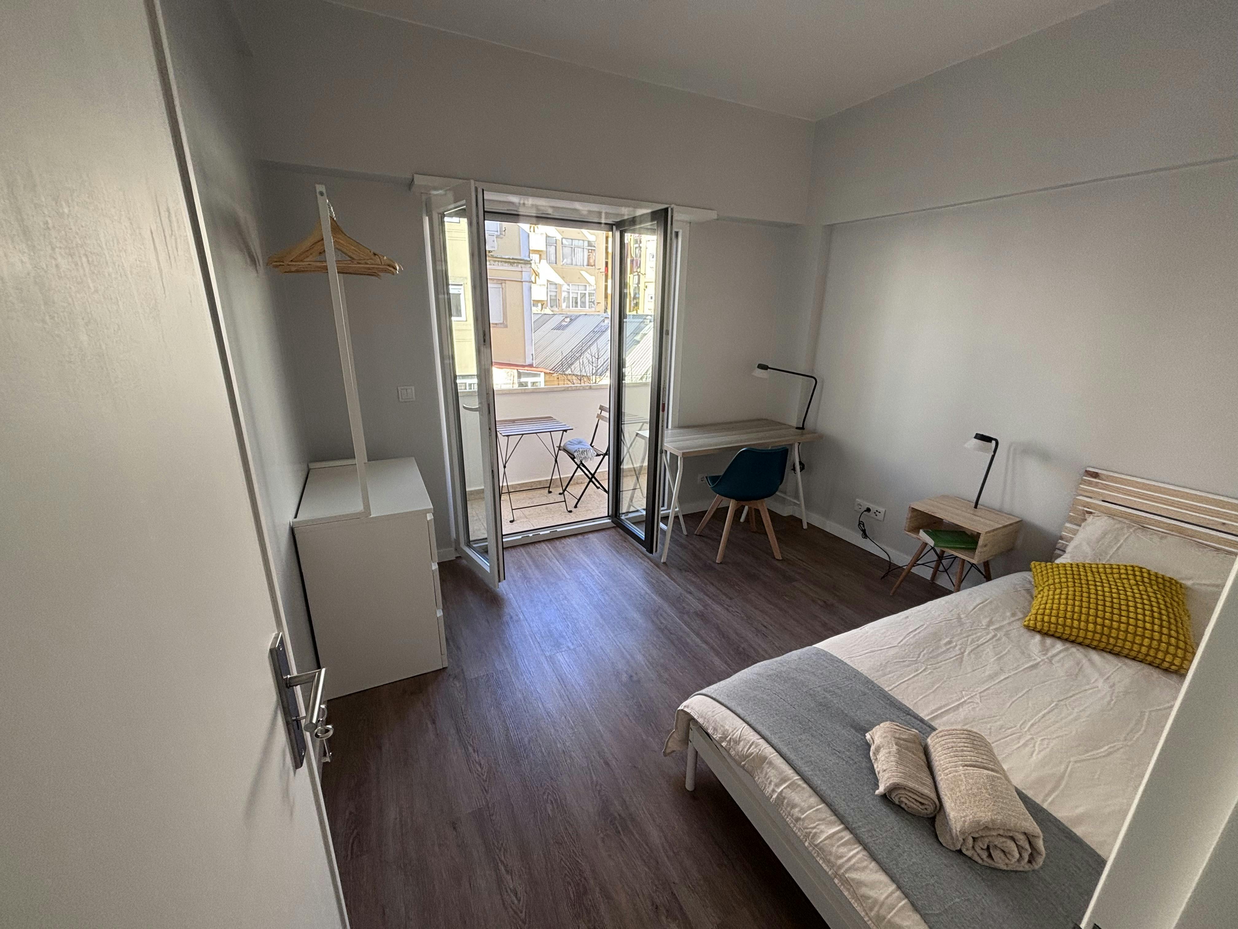 Rua de Dona Estefânia, Lisbon preview