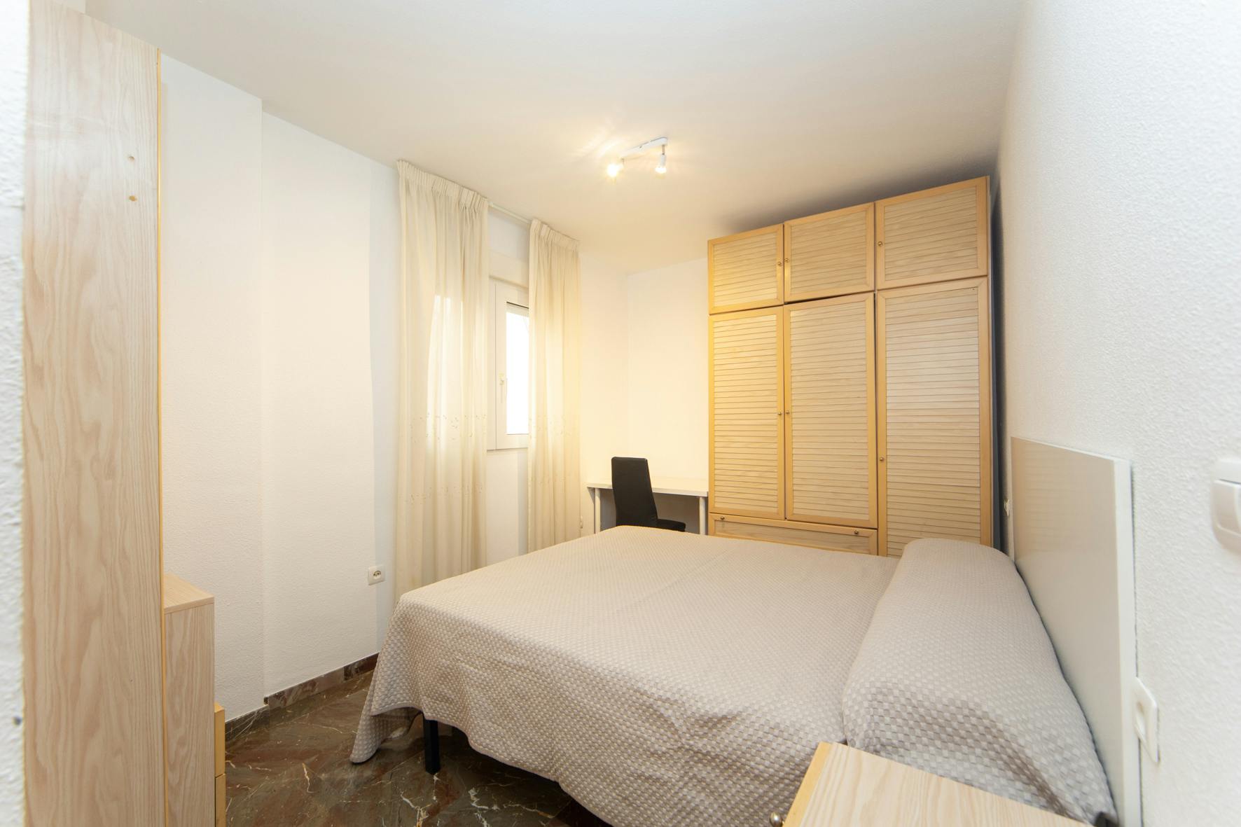 Private room for rent for €300 per month in Granada, Calle Asturias