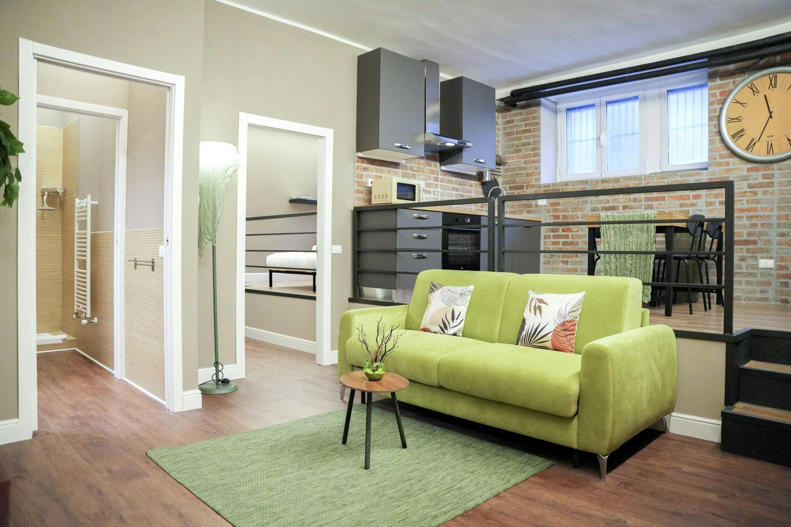 Building for rent for €2,500 per month in Milan, Via Antonello da Messina