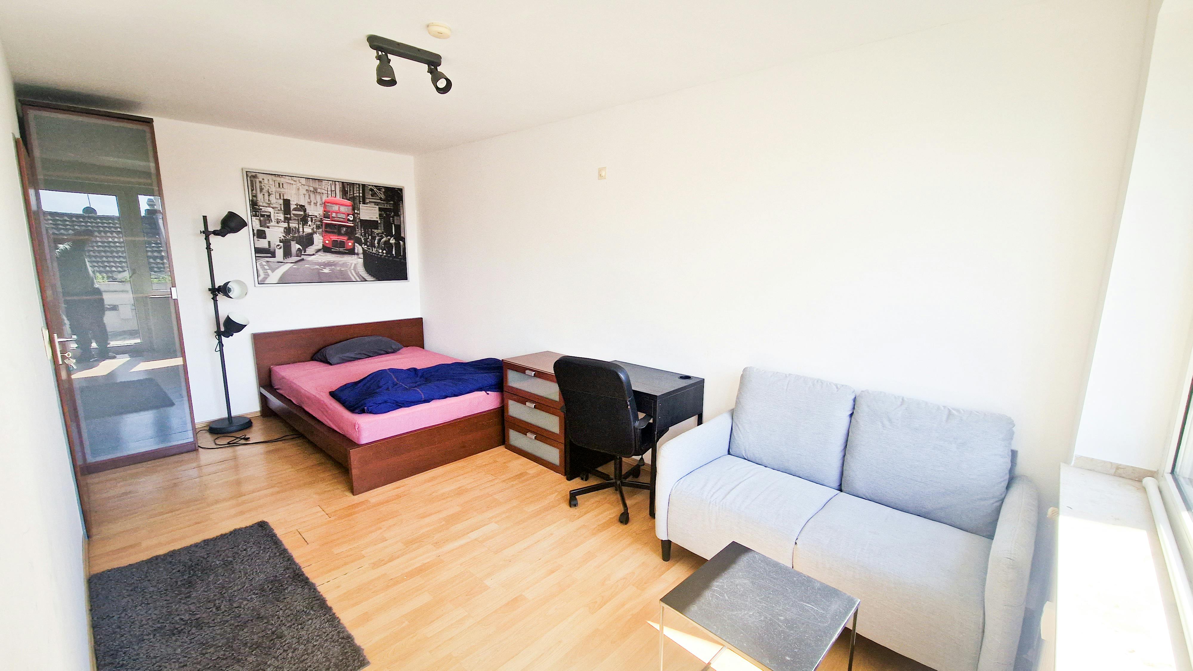 Private room for rent for €770 per month in Düsseldorf, Volmerswerther Straße