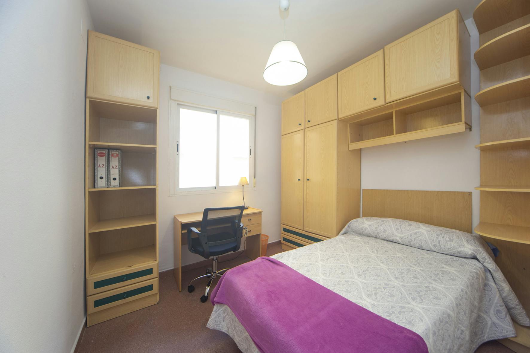 Pokój prywatny do wynajęcia za 225 € miesięcznie w mieście Granada, Calle Santiago de la Espada