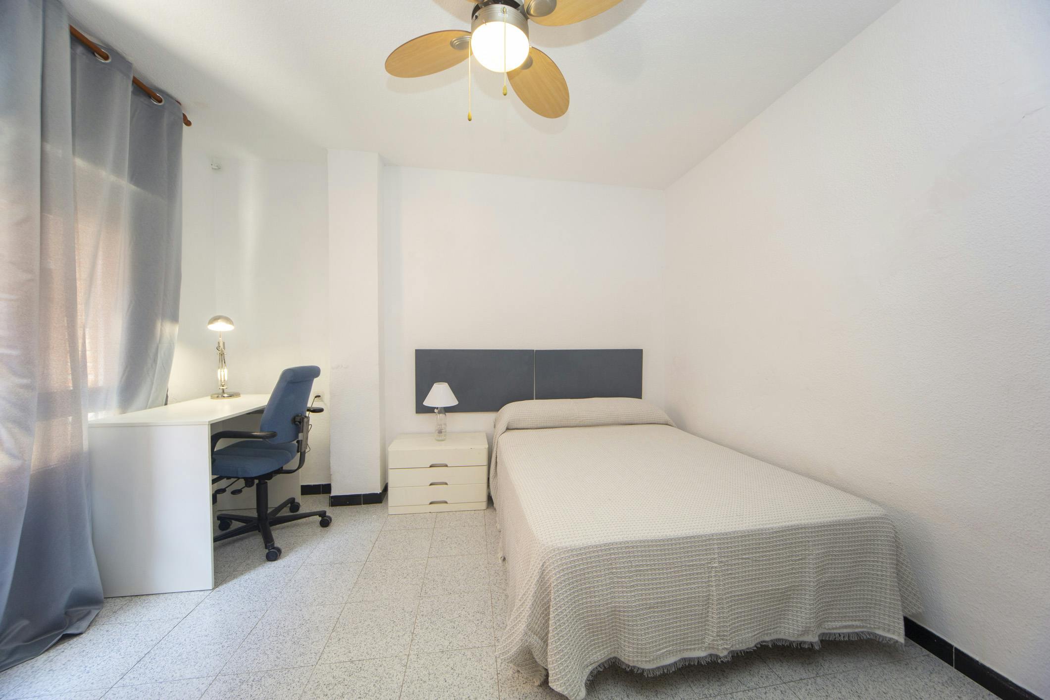 Приватна кімната за оренду для 350 EUR на місяць у Granada, Calle Tórtola