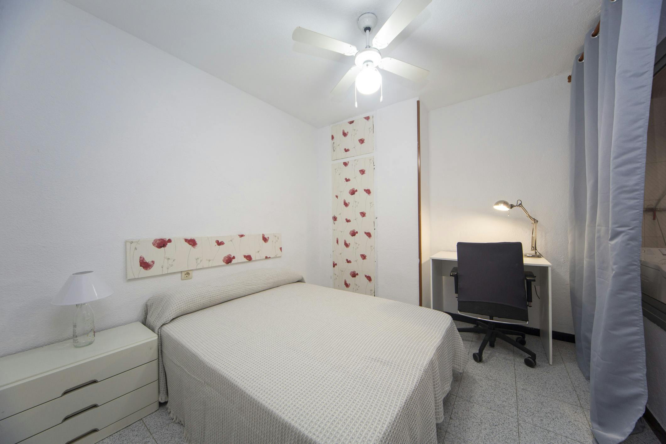 Cameră privată de închiriat pentru 300 EUR pe lună în Granada, Calle Tórtola