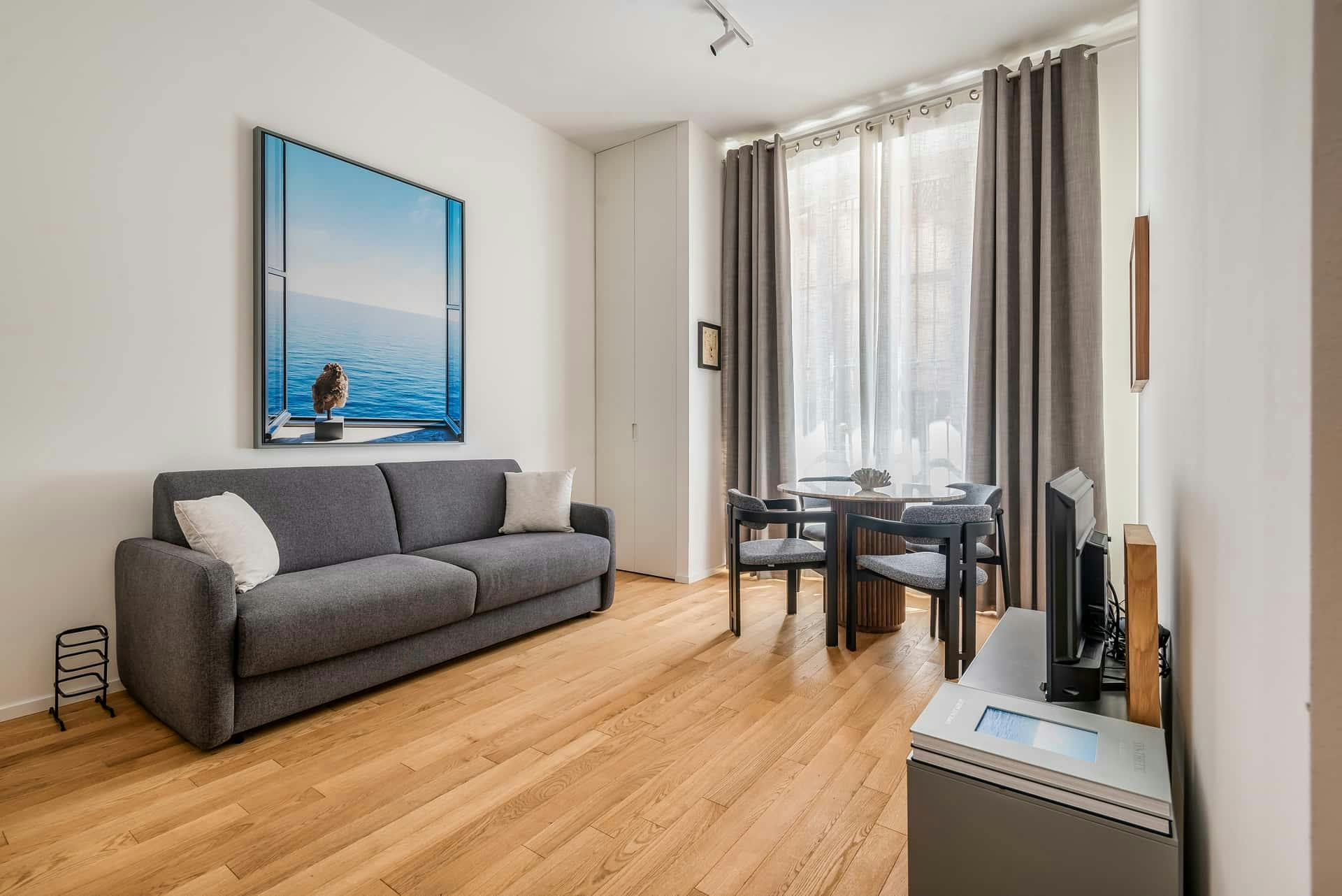 Via Carlo Farini, Milan preview