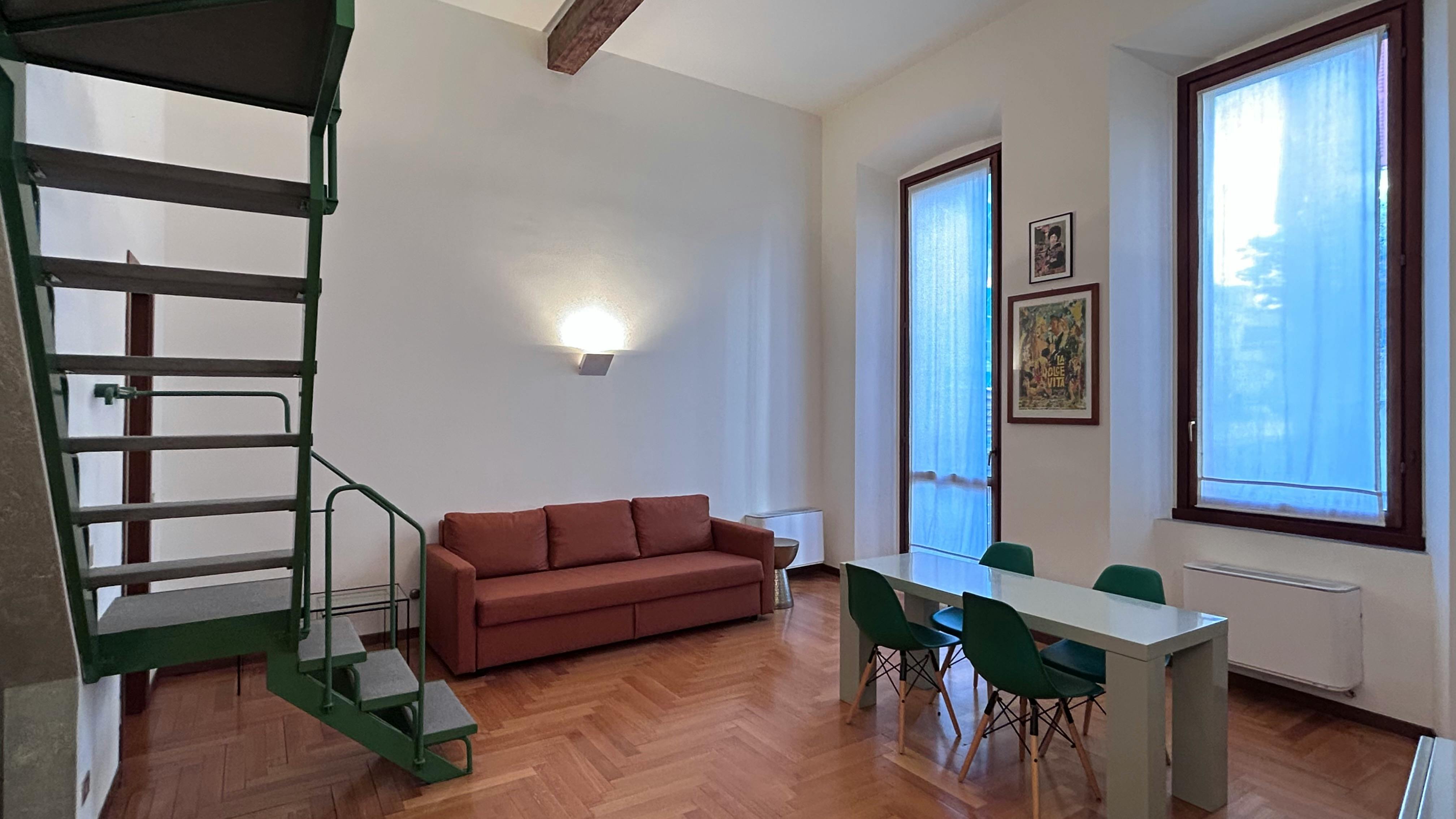 Studio for rent for €2,150 per month in Milan, Via San Maurilio