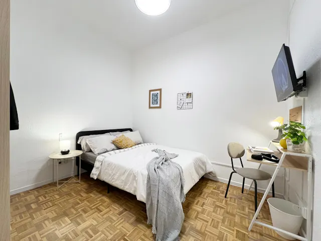Private room in Calle de San Bernardo, Madrid (1685239) room image 1