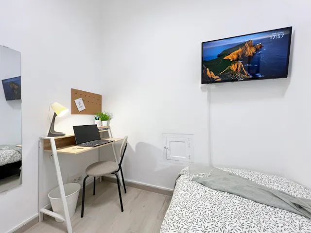Private room in Calle de San Bernardo, Madrid (1685240) room image 4