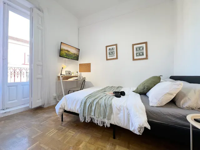 Private room in Calle de San Bernardo, Madrid (1685241) room image 2