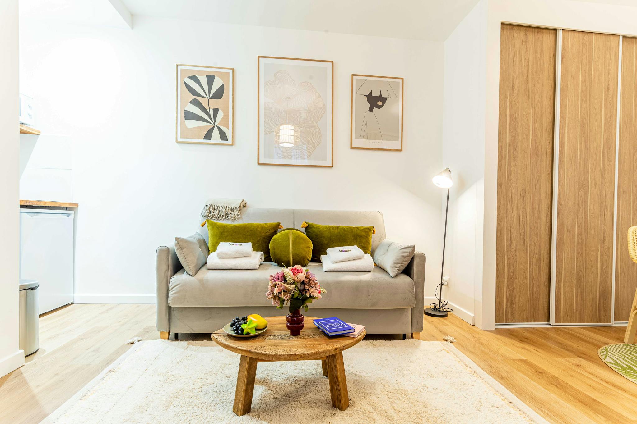 Rue du Faubourg Saint-Martin, Paris preview