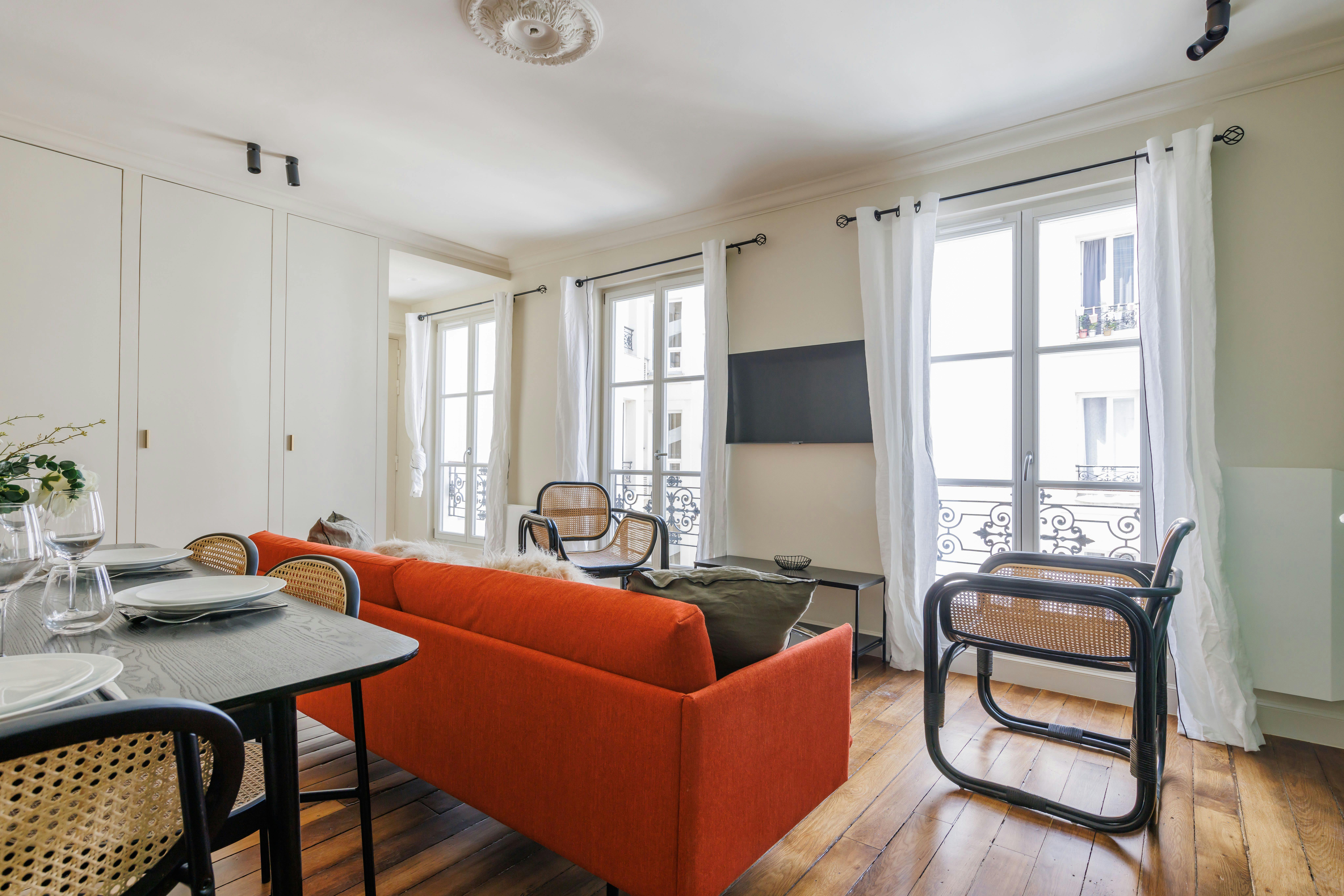 Apartment for rent for €5,130 per month in Paris, Rue Grégoire de Tours