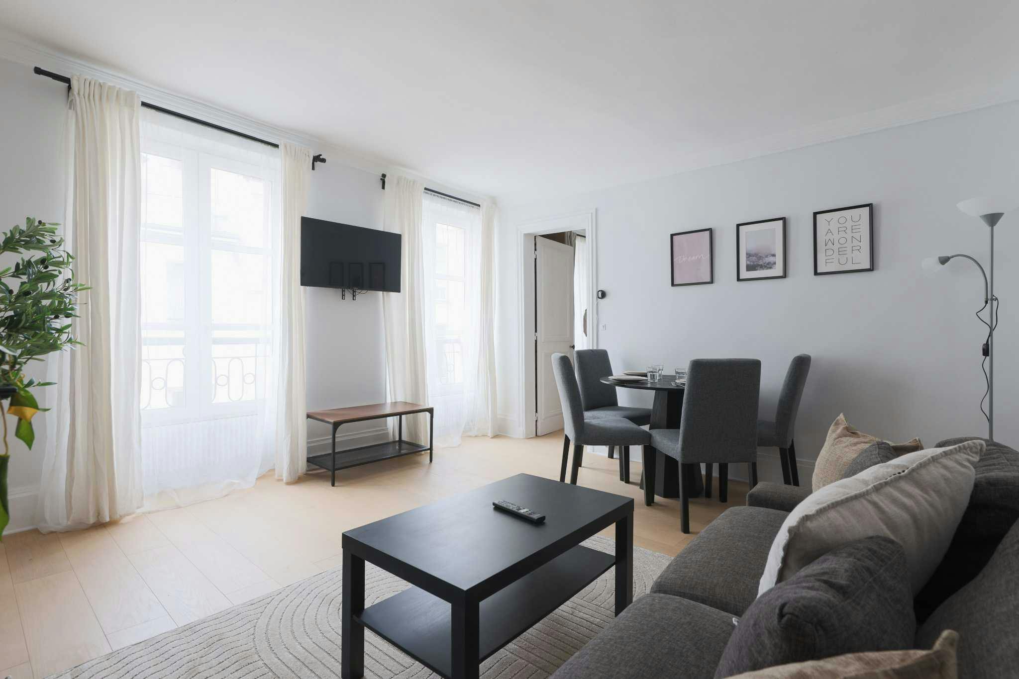 Apartment for rent for €4,133 per month in Paris, Rue du Bac