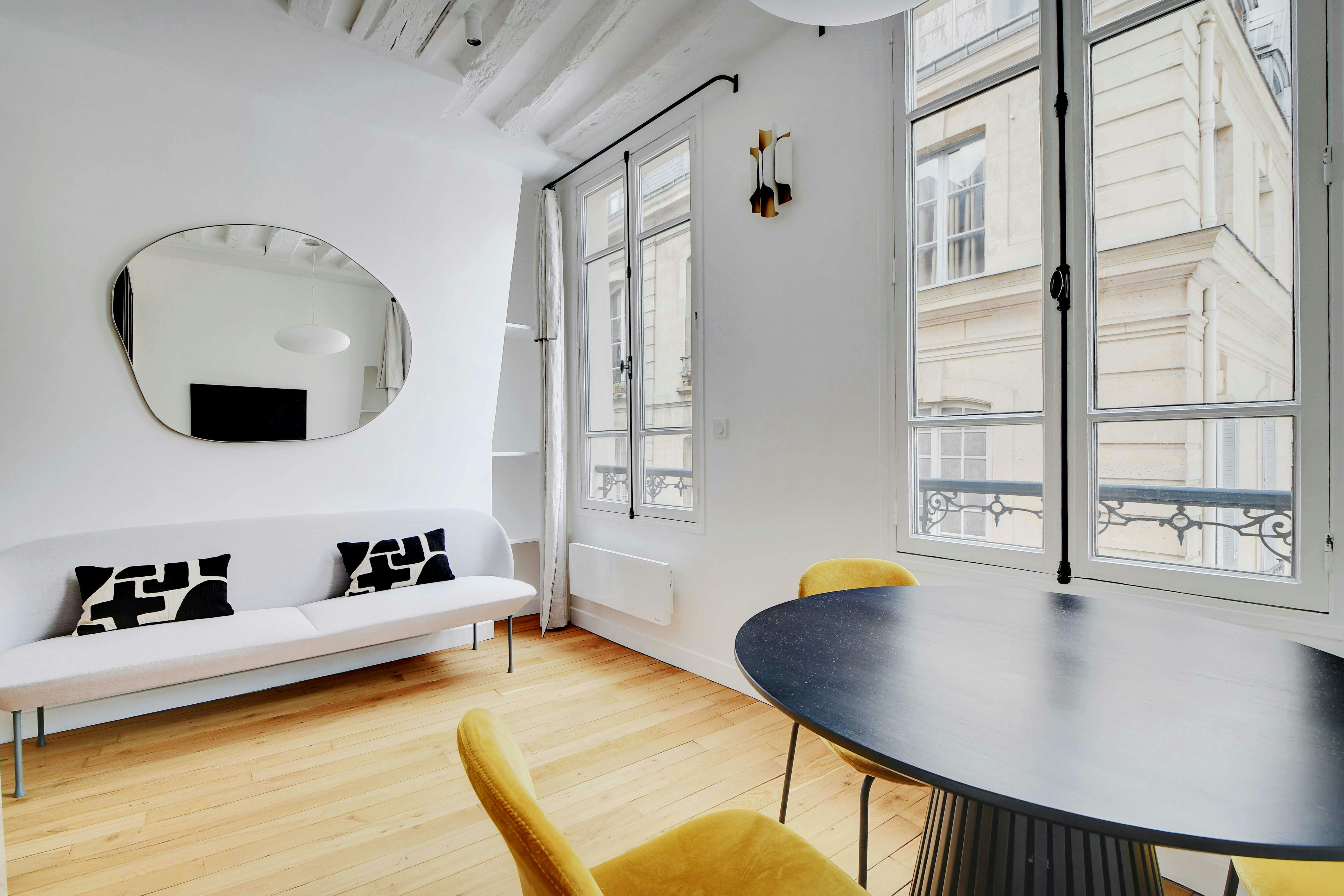 Apartment for rent for €3,990 per month in Paris, Rue Saint-Sauveur