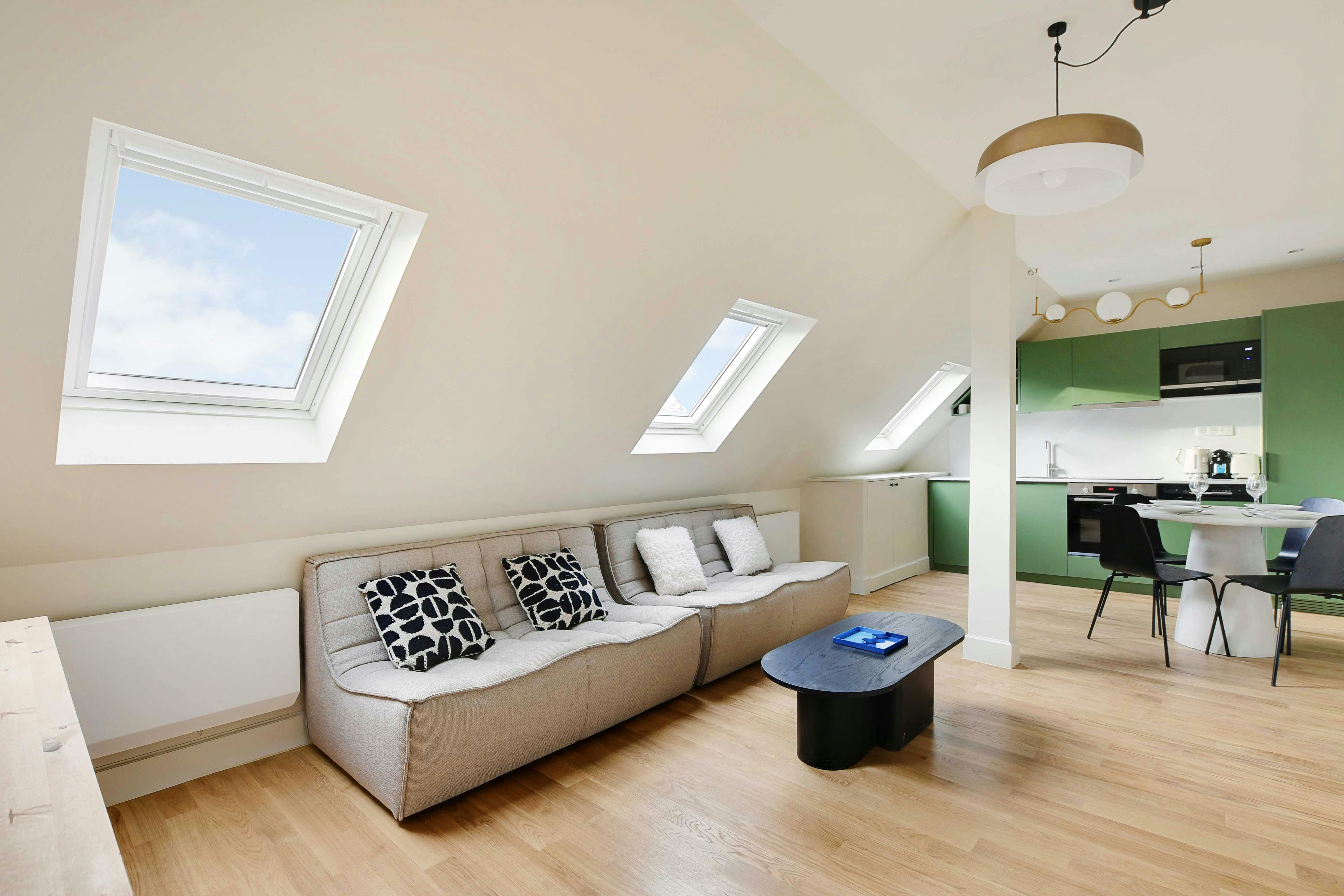 Apartment for rent for €5,130 per month in Paris, Rue Grégoire de Tours