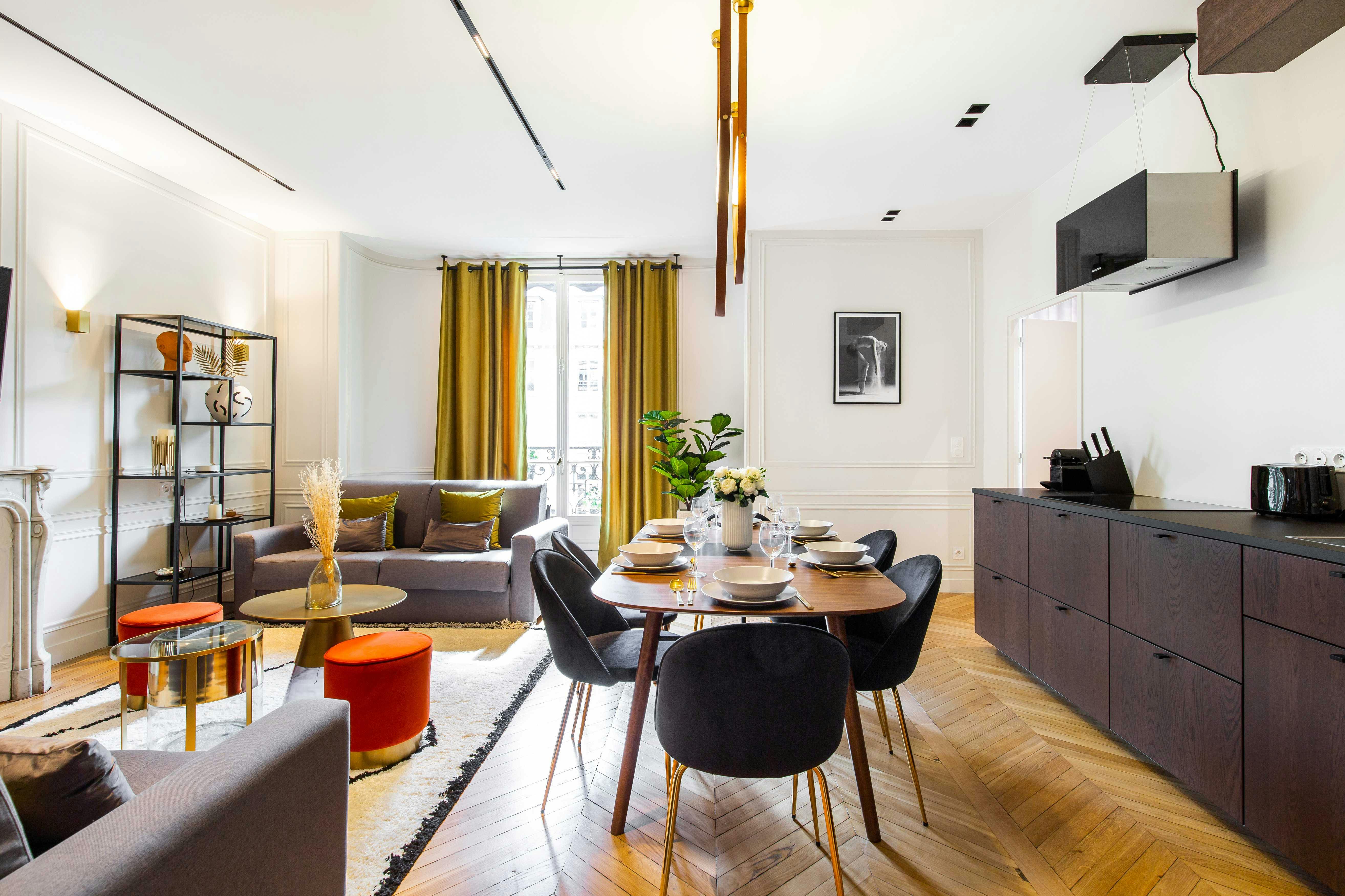 Apartment for rent for €5,643 per month in Paris, Rue de Lyon