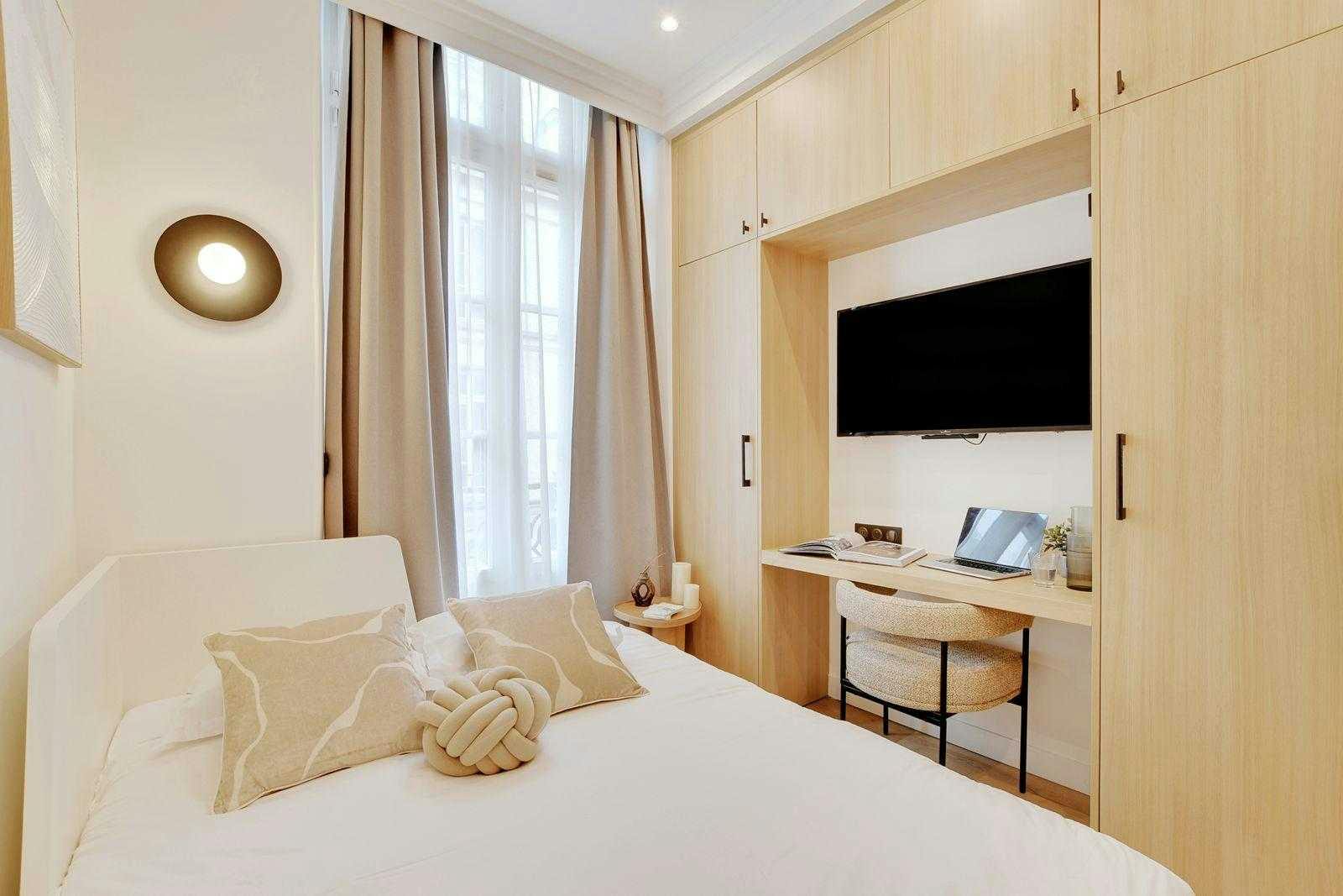 Rue des Moulins, Paris preview