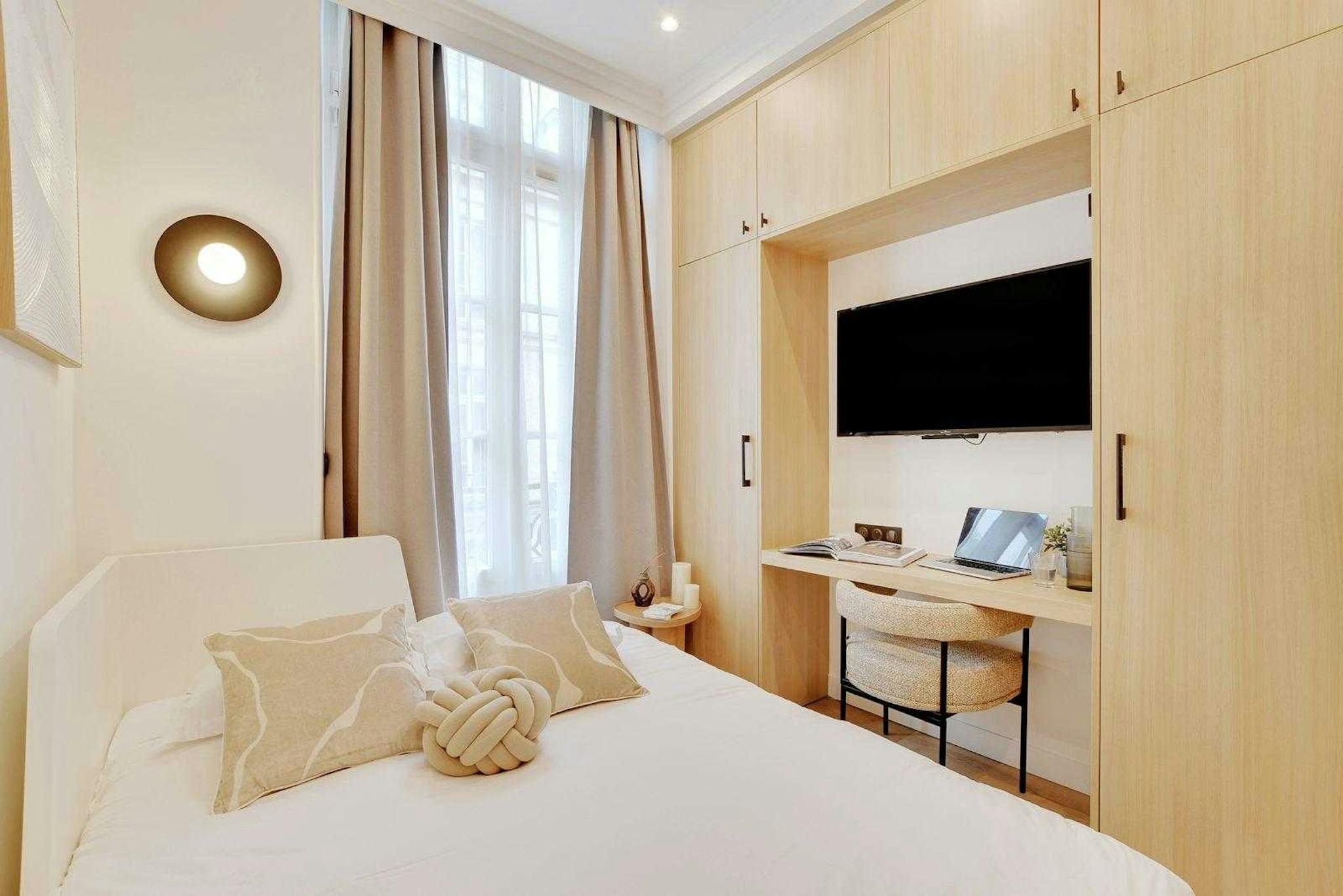 Rue des Moulins, Paris preview