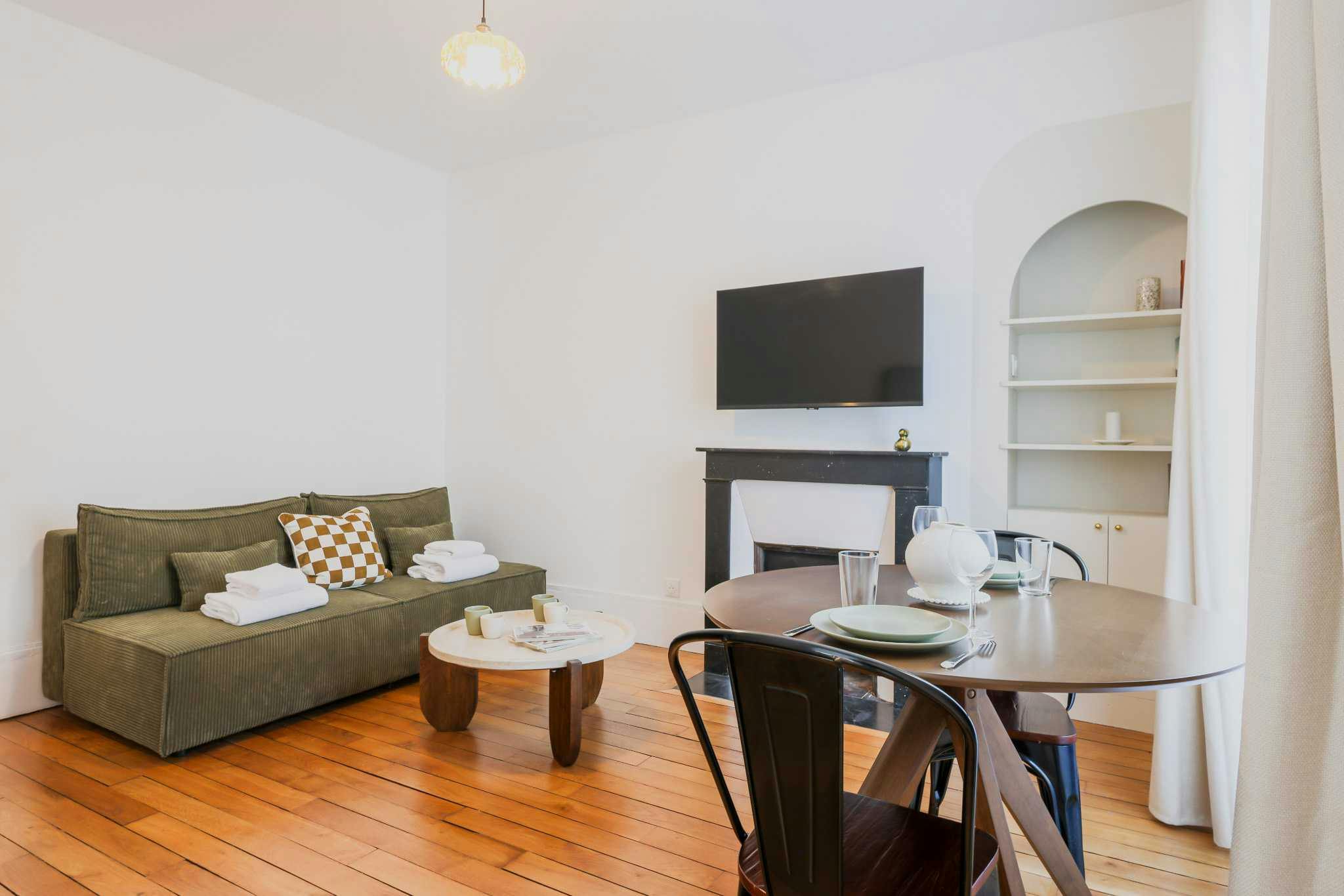Apartment for rent for €2,223 per month in Neuilly-sur-Seine, Rue Madeleine Michelis