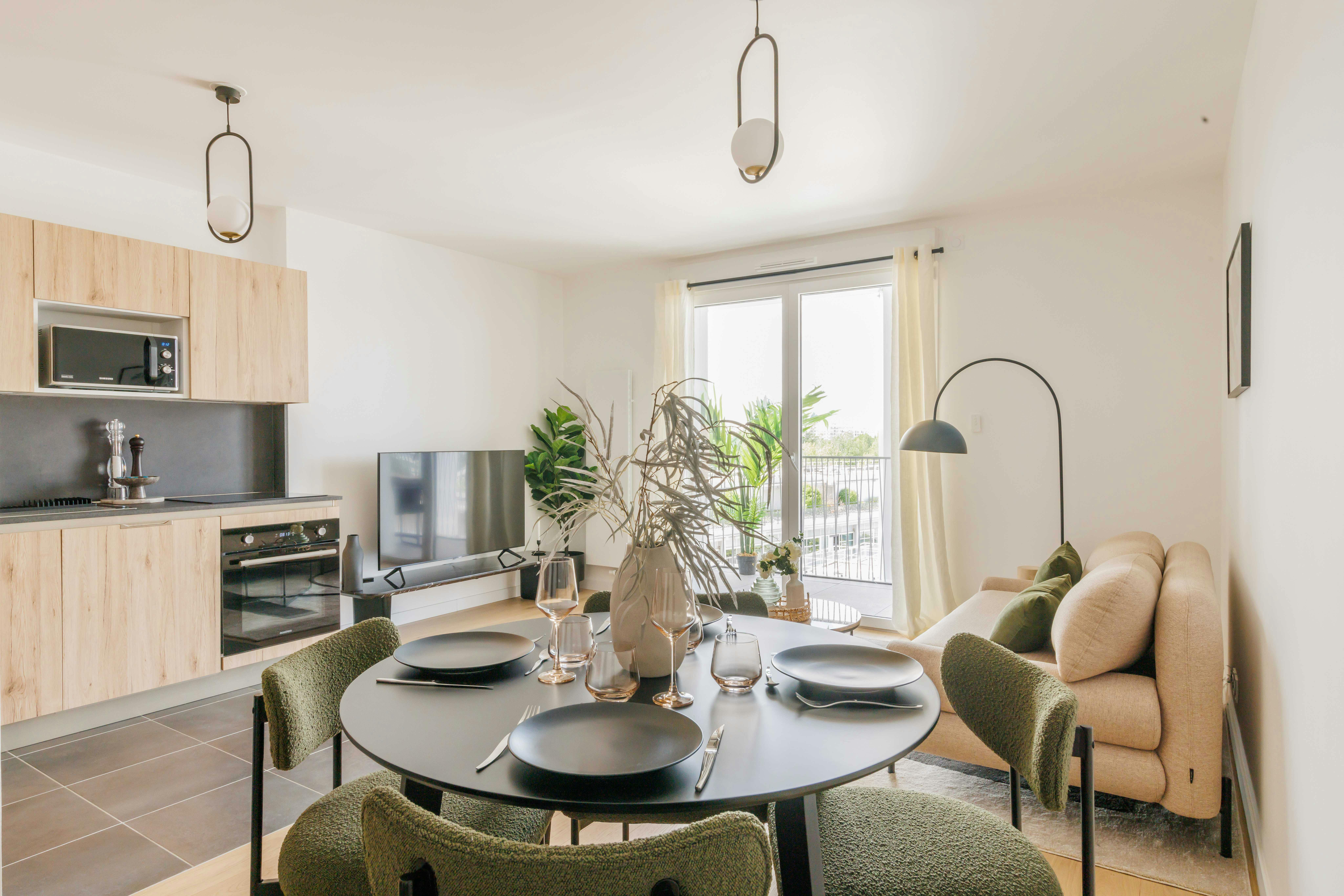 Apartment for rent for €2,679 per month in Clichy, Rue Paul Dupont