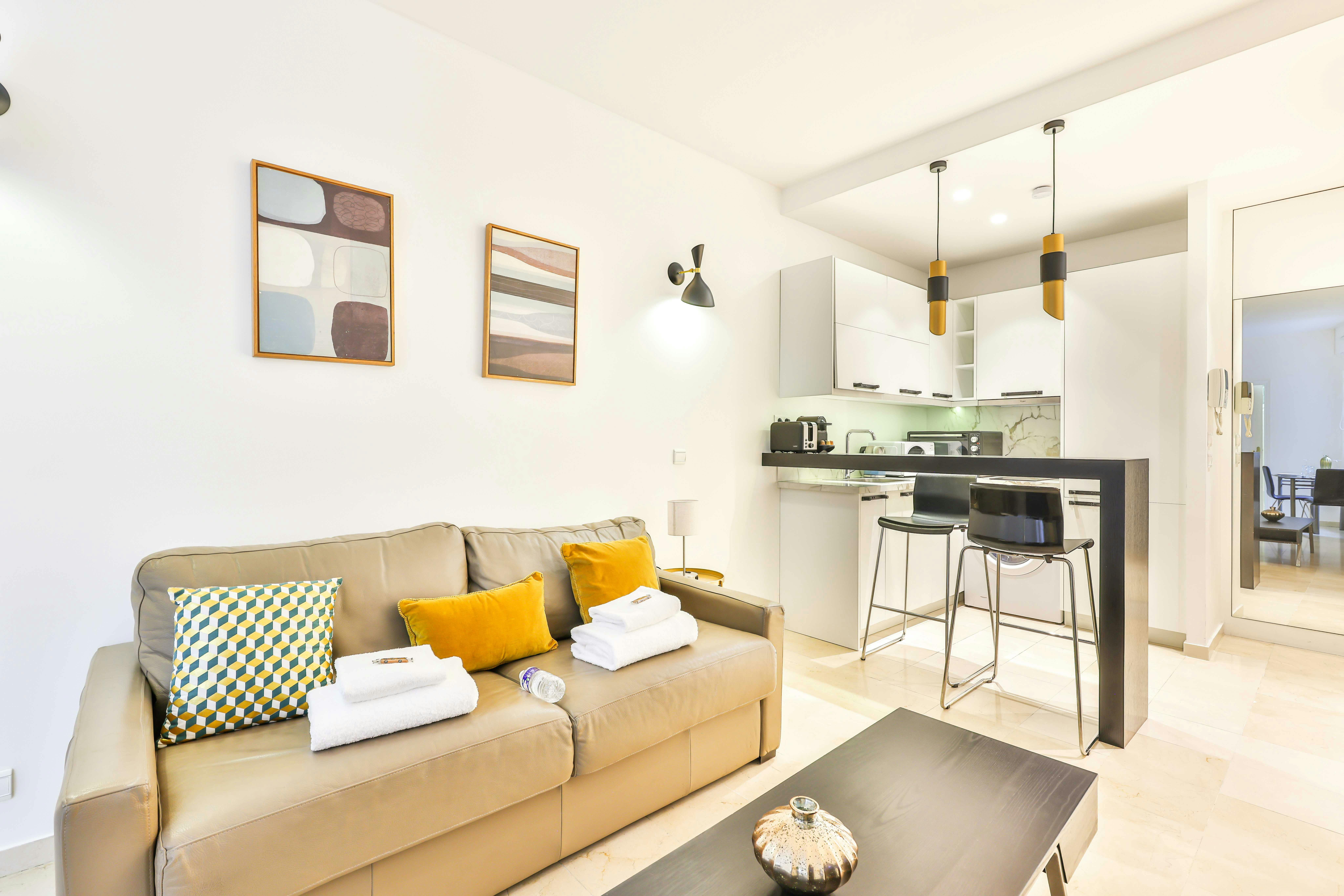 Avenue Victor Hugo, Paris preview