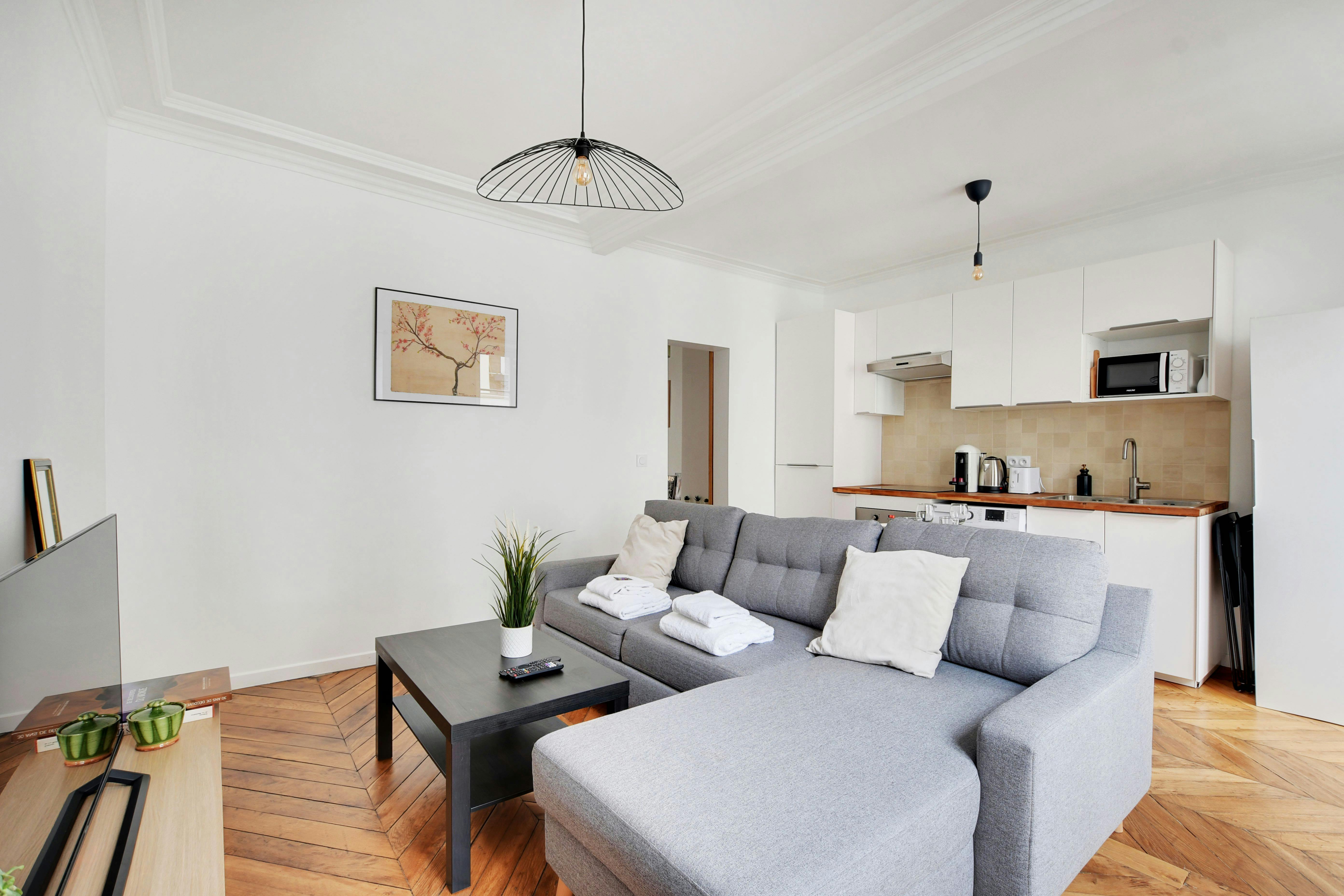 Rue des Petites Écuries, Paris preview