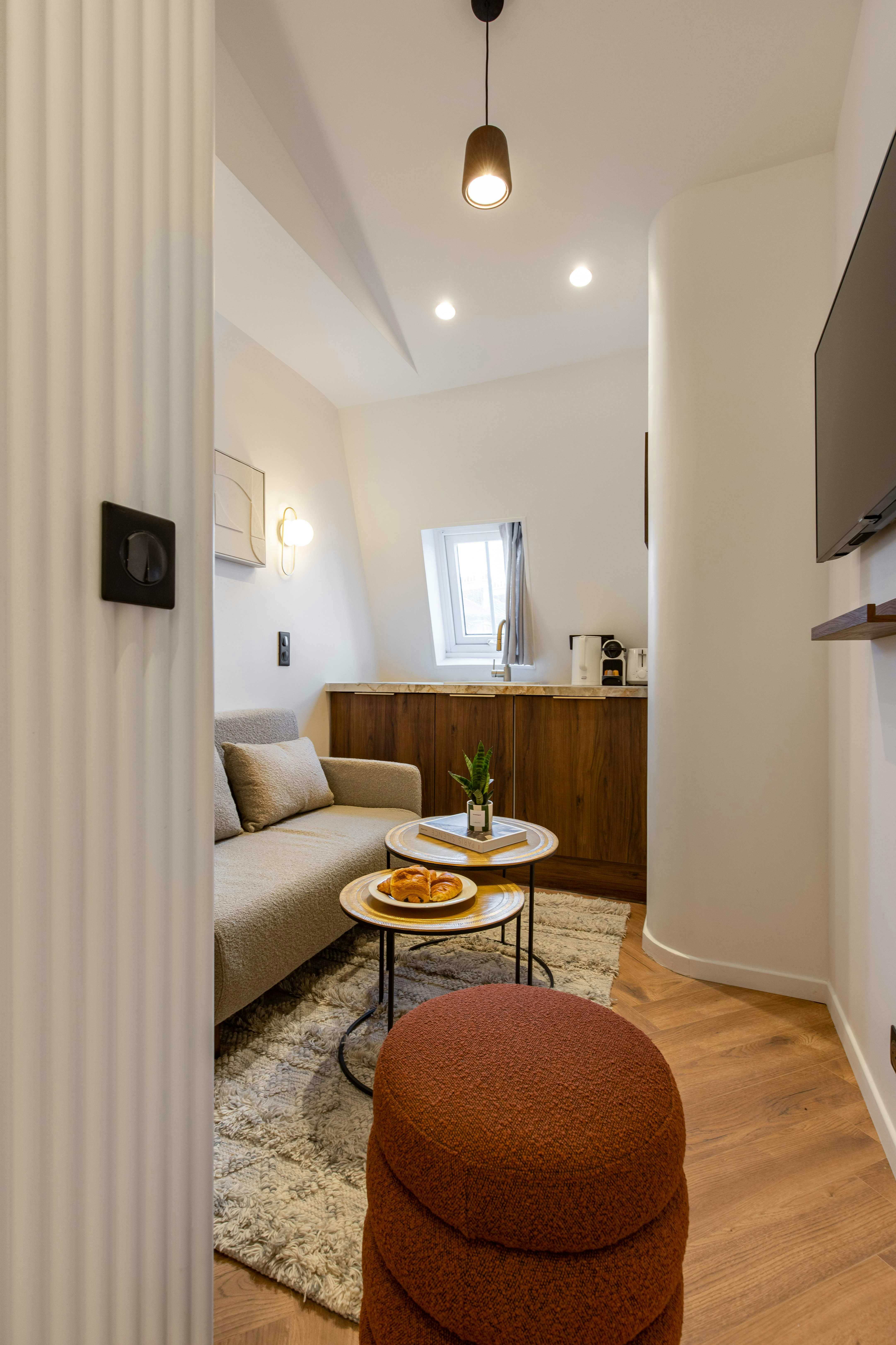 Studio for rent for €1,539 per month in Paris, Avenue de Wagram