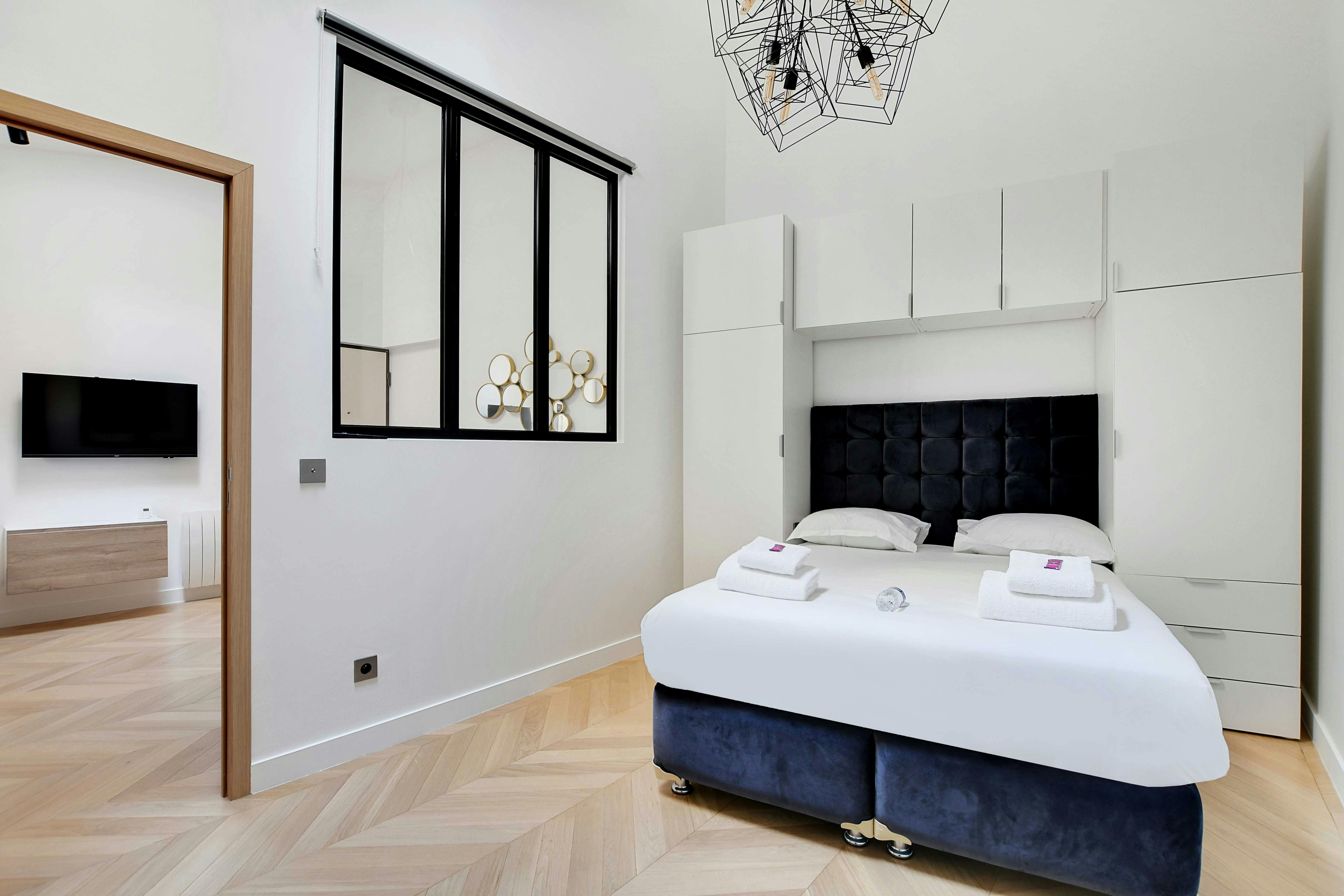 Rue La Boétie, Paris preview