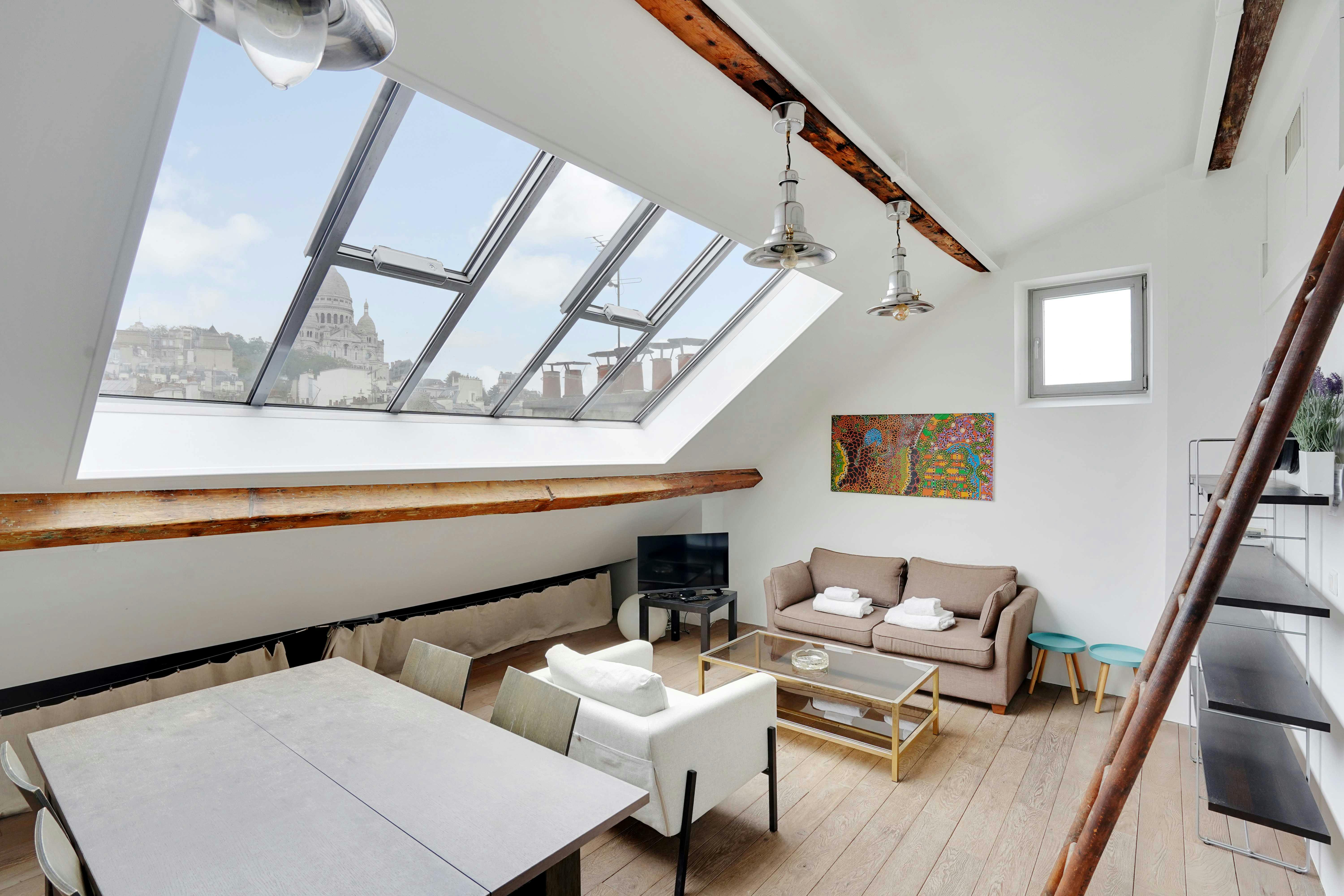 Apartment for rent for €2,850 per month in Paris, Place Charles Dullin