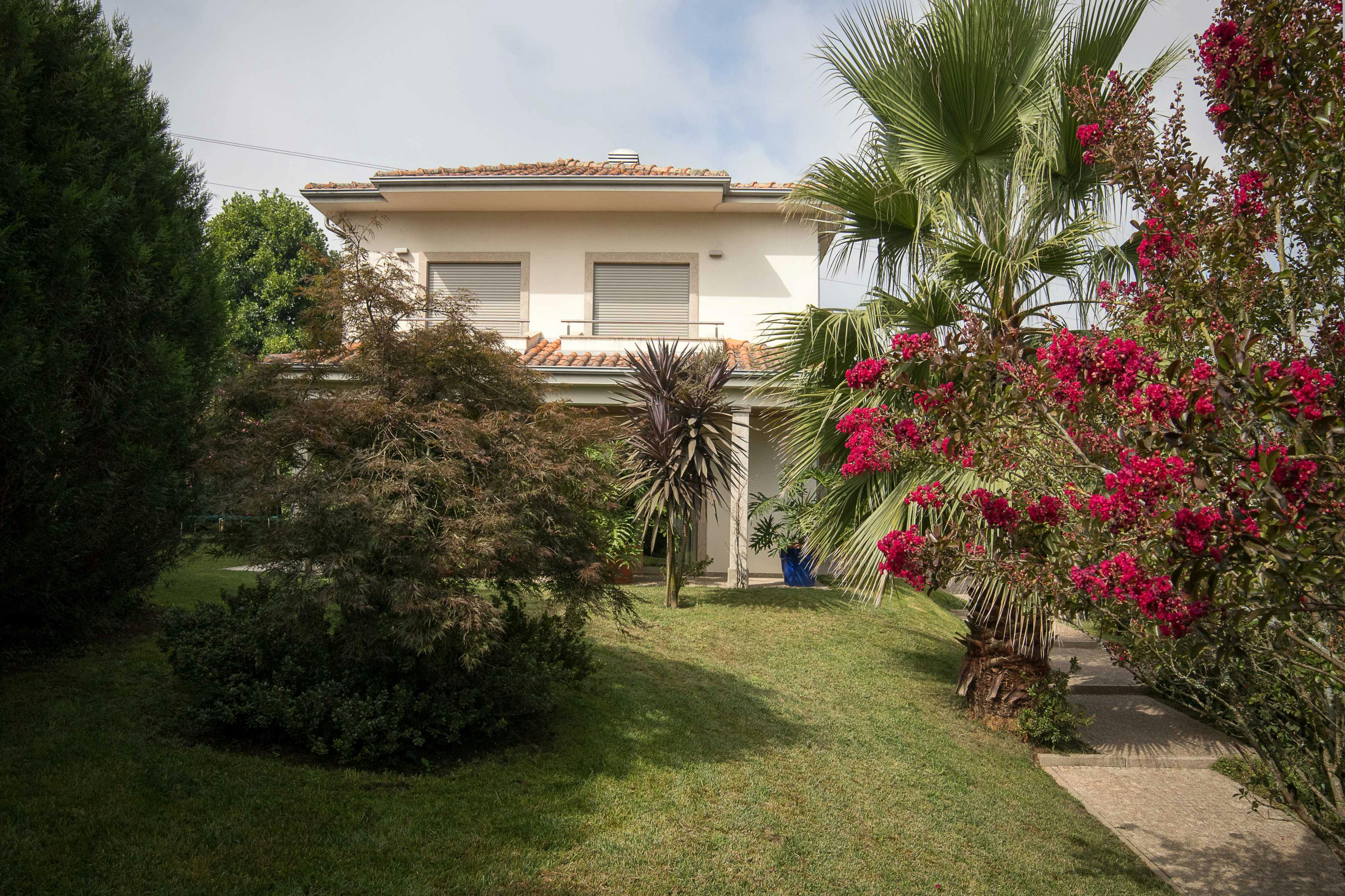 Apartment for rent for €2,537 per month in Ordem, Rua de Curtinhas