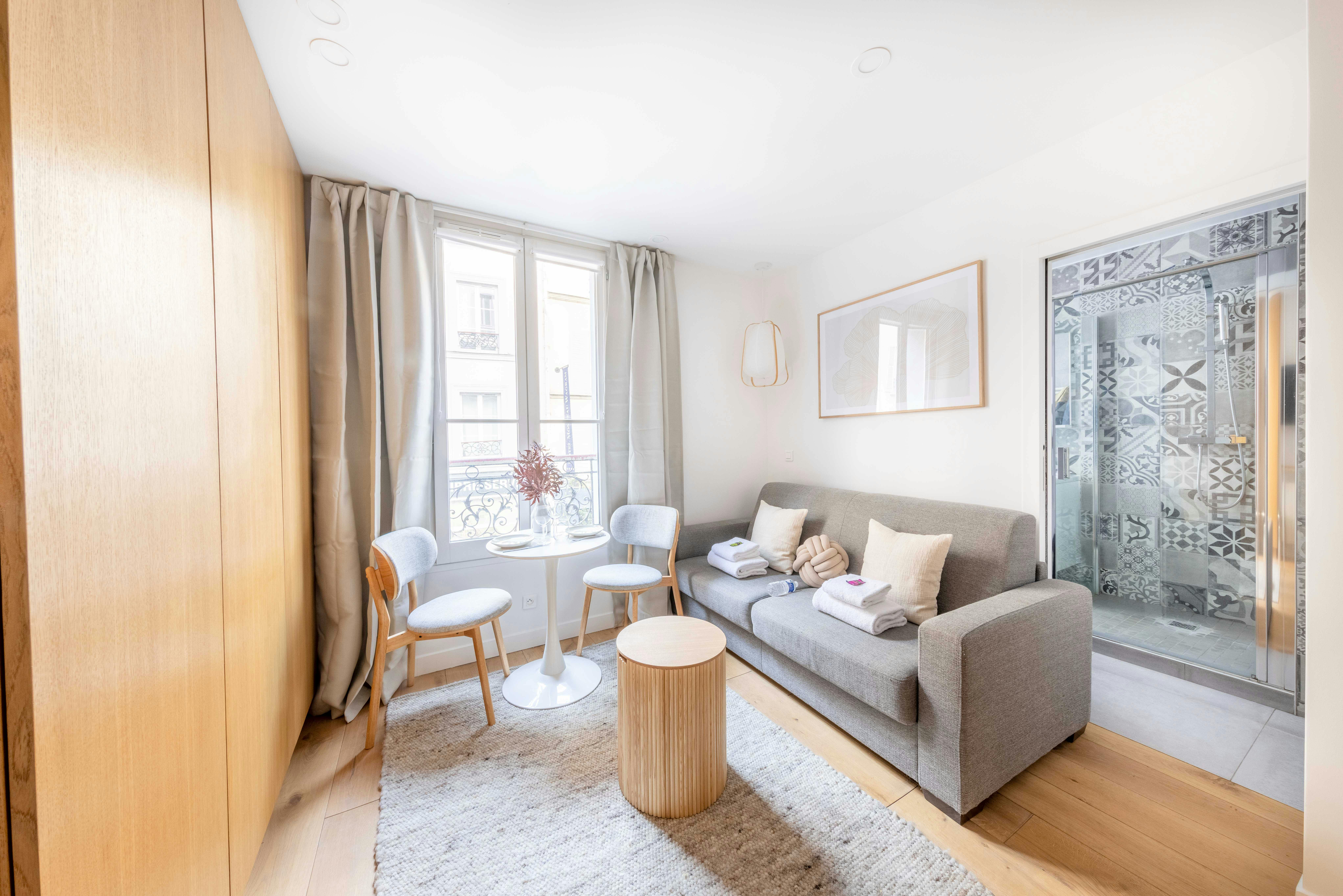 Rue Rennequin, Paris preview