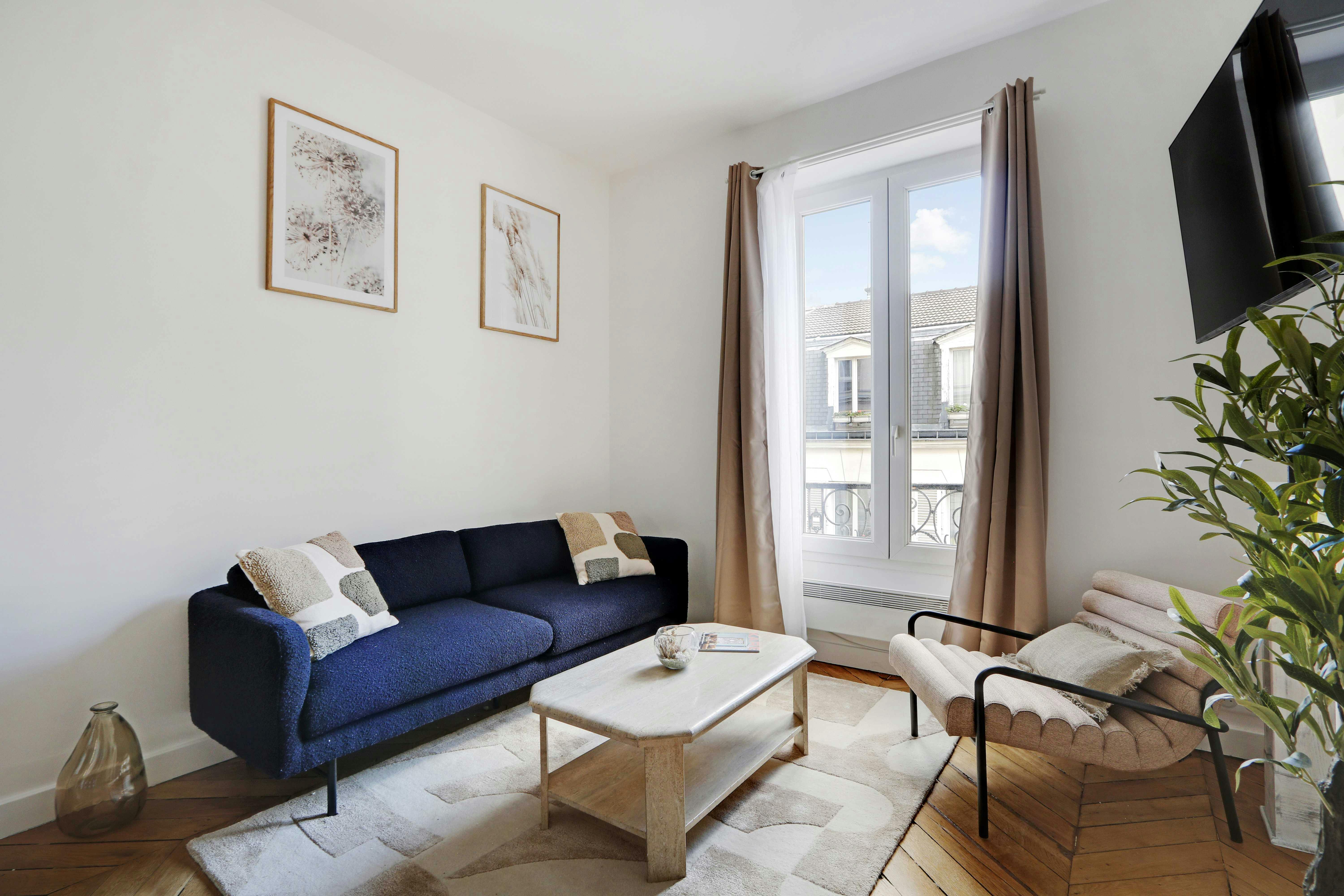 Apartment for rent for €2,850 per month in Paris, Boulevard Voltaire