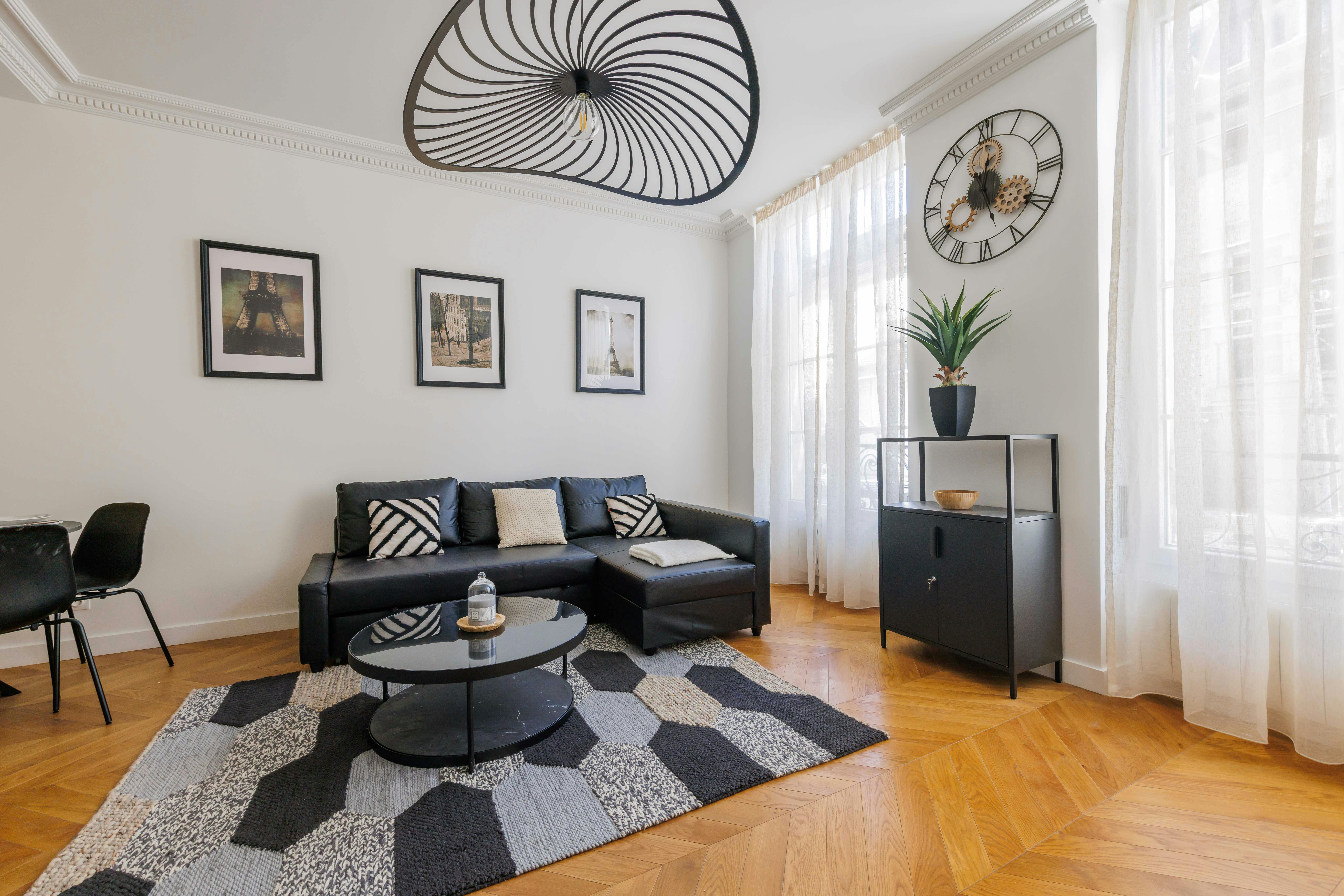 Apartment for rent for €4,446 per month in Paris, Rue Michel le Comte